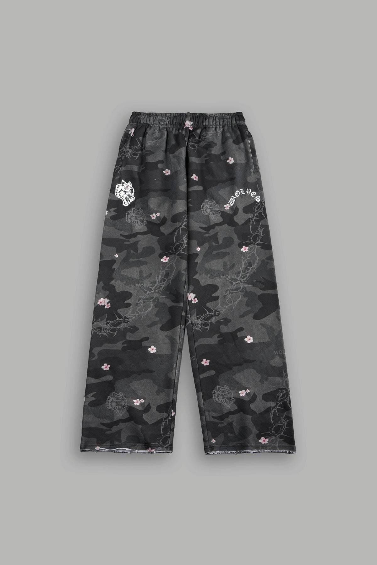 Wolf Chopper Big Cozy Sweats in Warrior In A Garden Black Camo - imagem 6