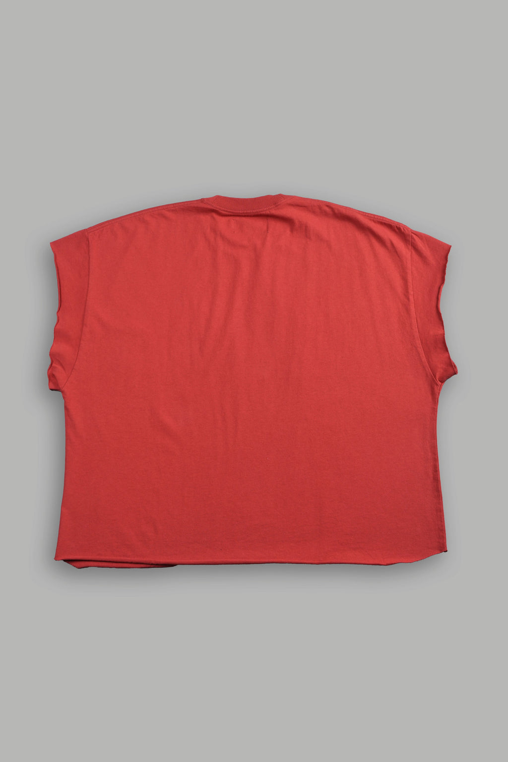Loyalty Frvr Grunge Cut-Off Tee in Roman Red — imagem 3