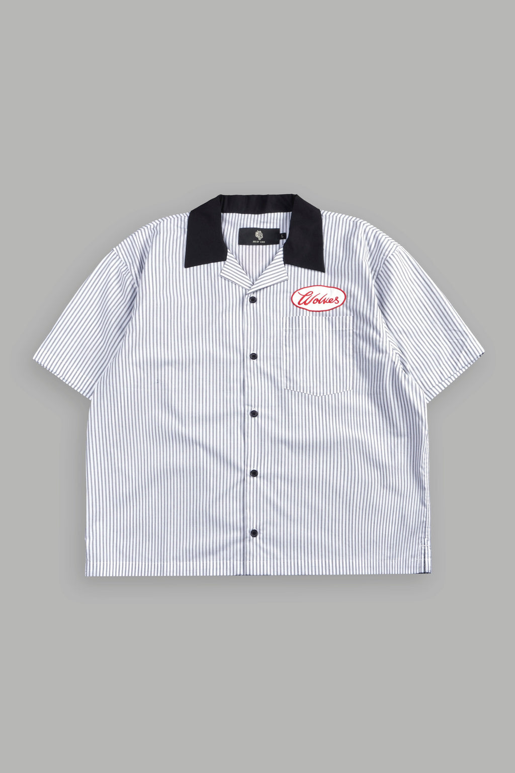 Wolves Patch Dalton Mid Length Button Up in Black Stripe — imagem 1