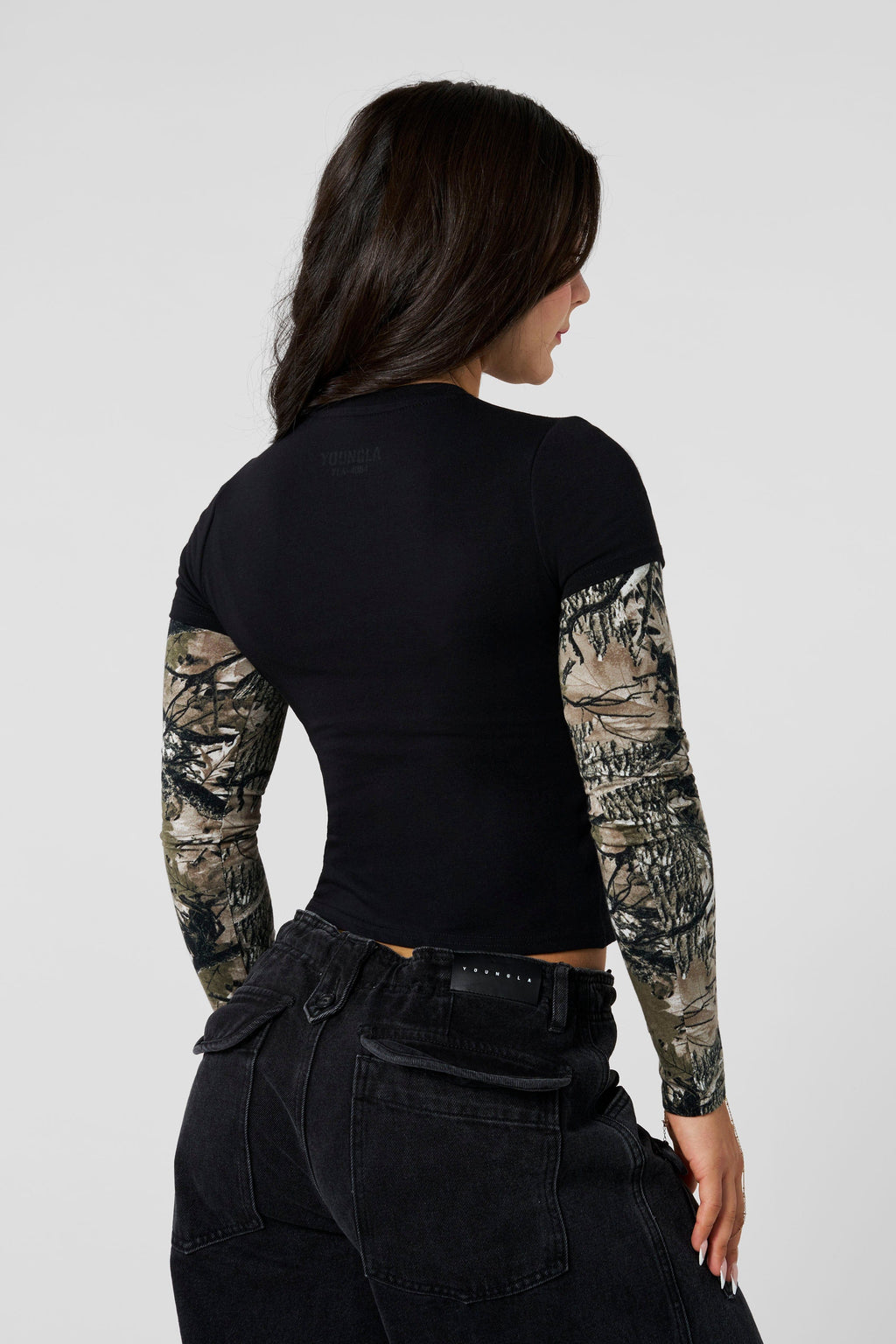 W4293 - Camo Twofer Baby Tee — imagem 4