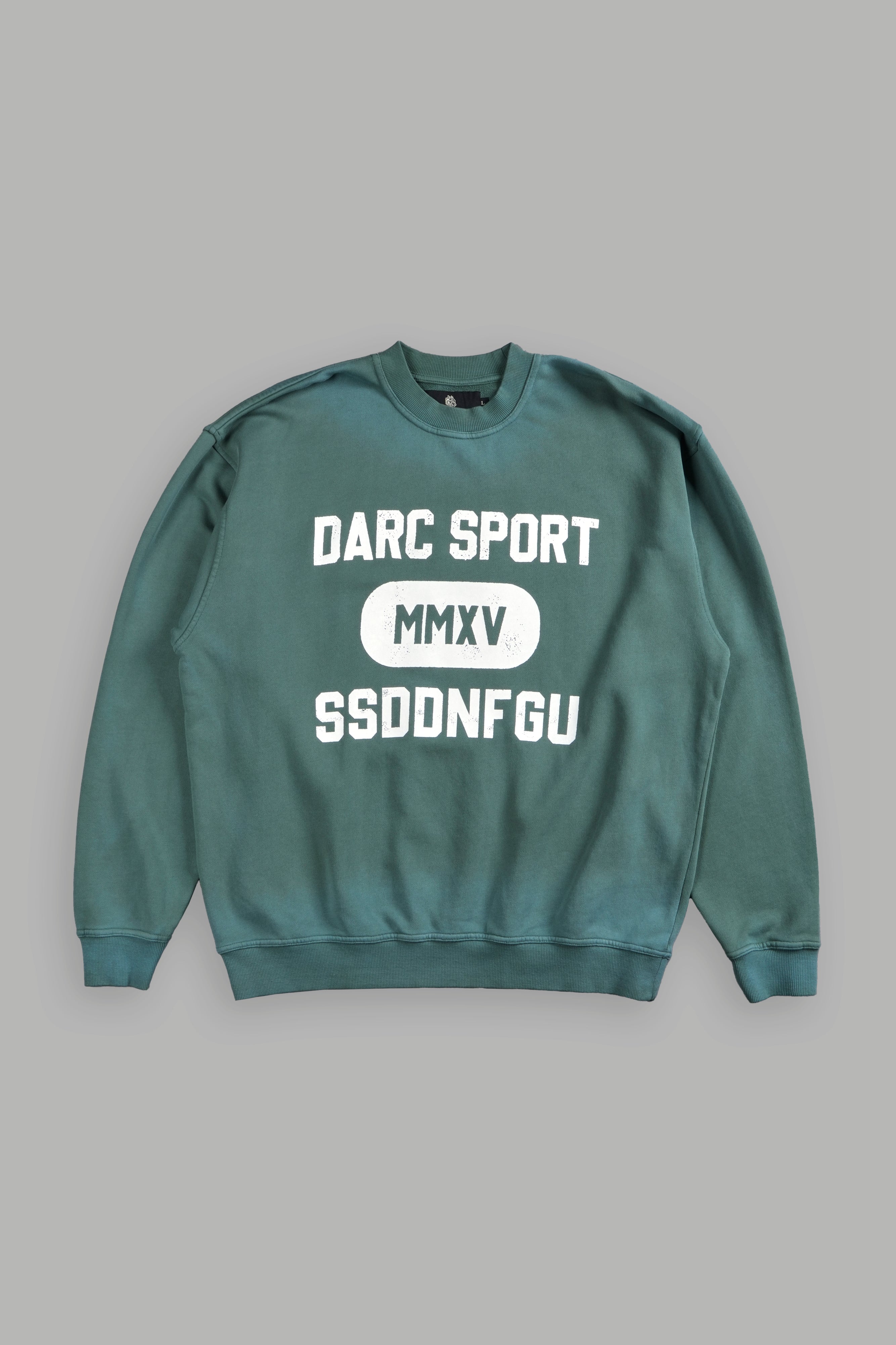 Wolves Forever London Unisex Crewneck in Hunter Green Driftwash — imagem 1