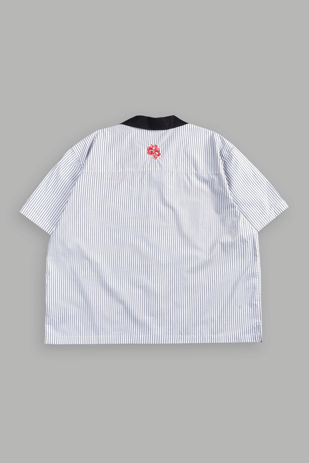 Wolves Patch Dalton Mid Length Button Up in Black Stripe — imagem 3