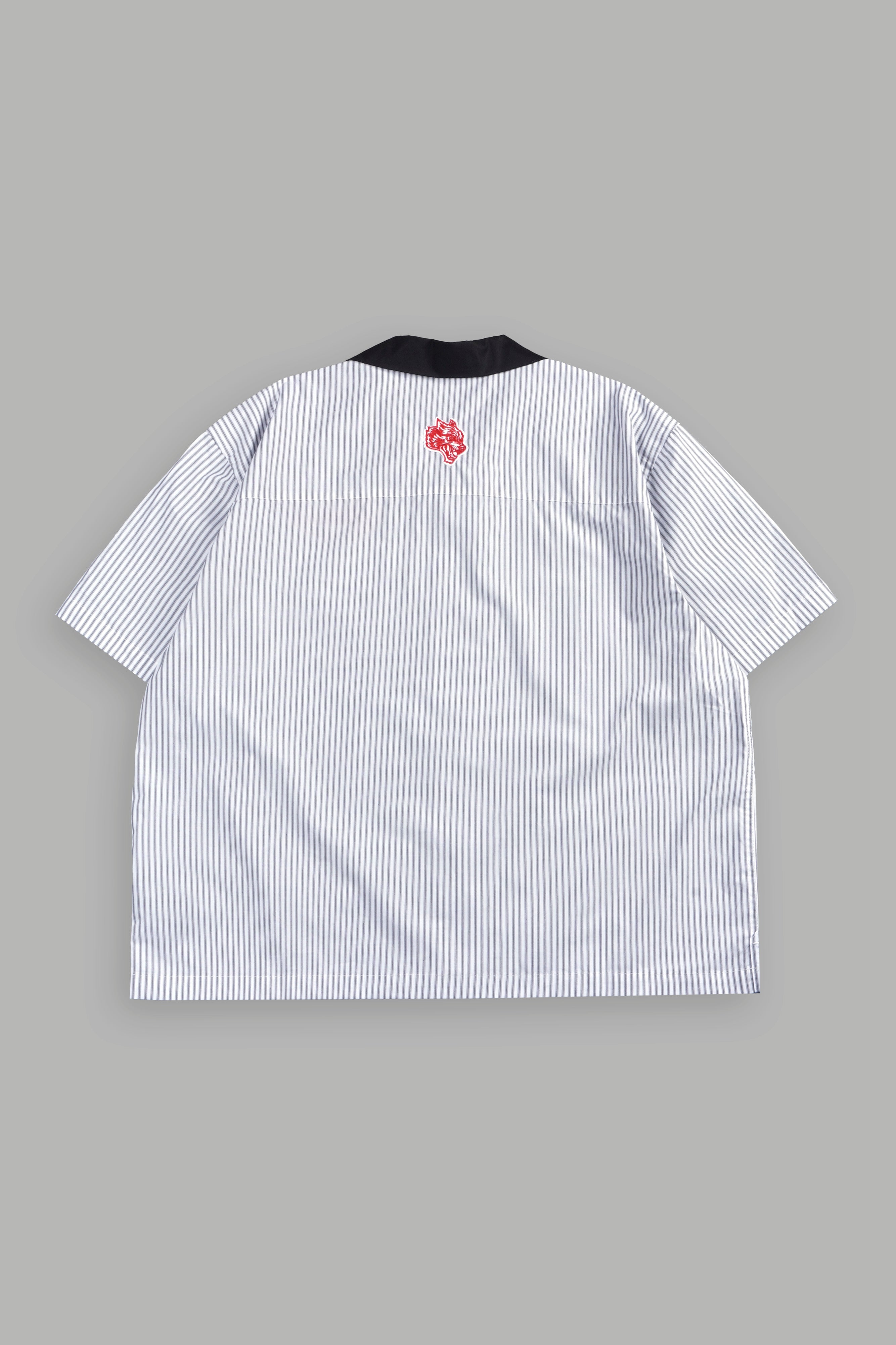 Wolves Patch Dalton Mid Length Button Up in Black Stripe — imagem 3