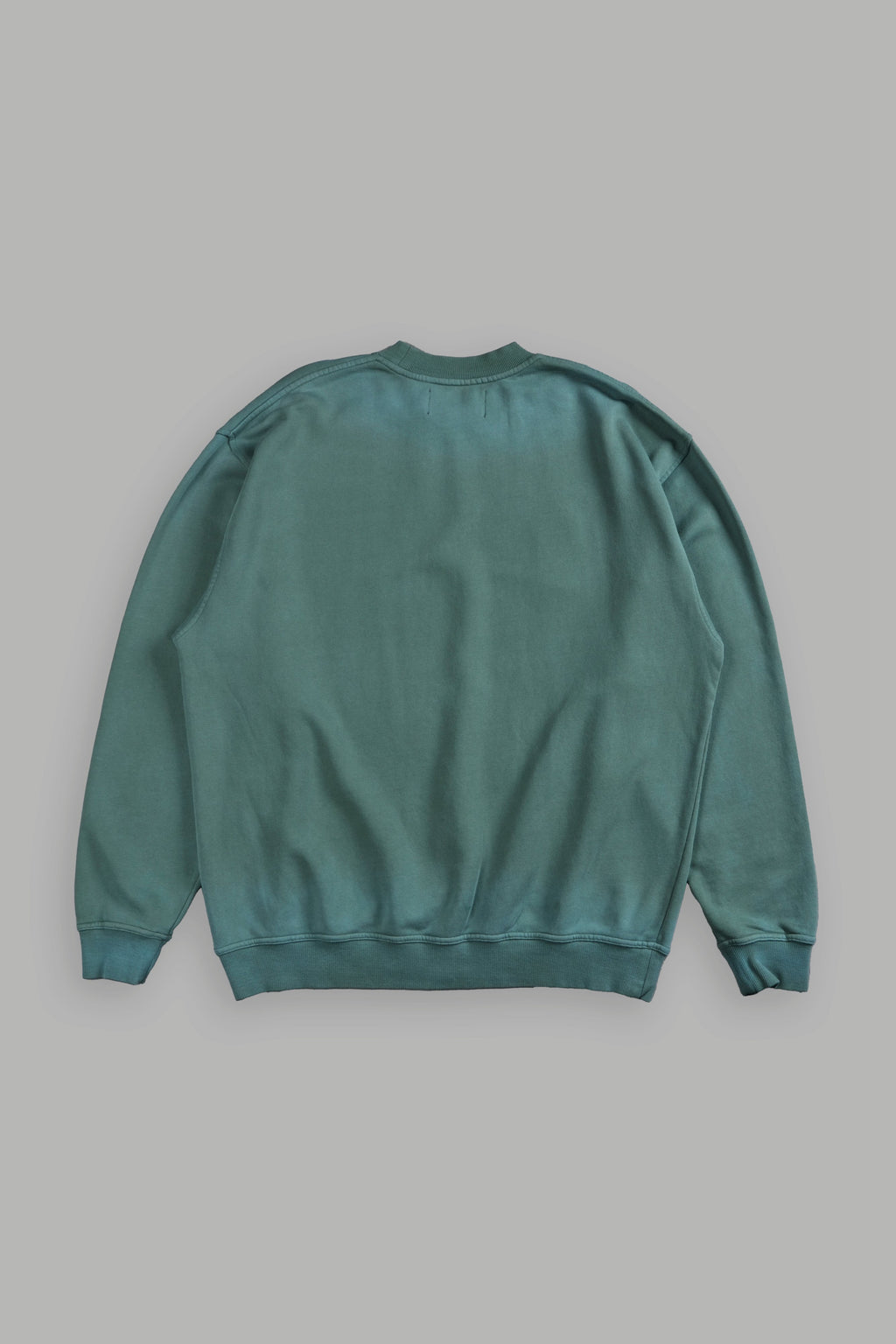 Wolves Forever London Unisex Crewneck in Hunter Green Driftwash — imagem 3