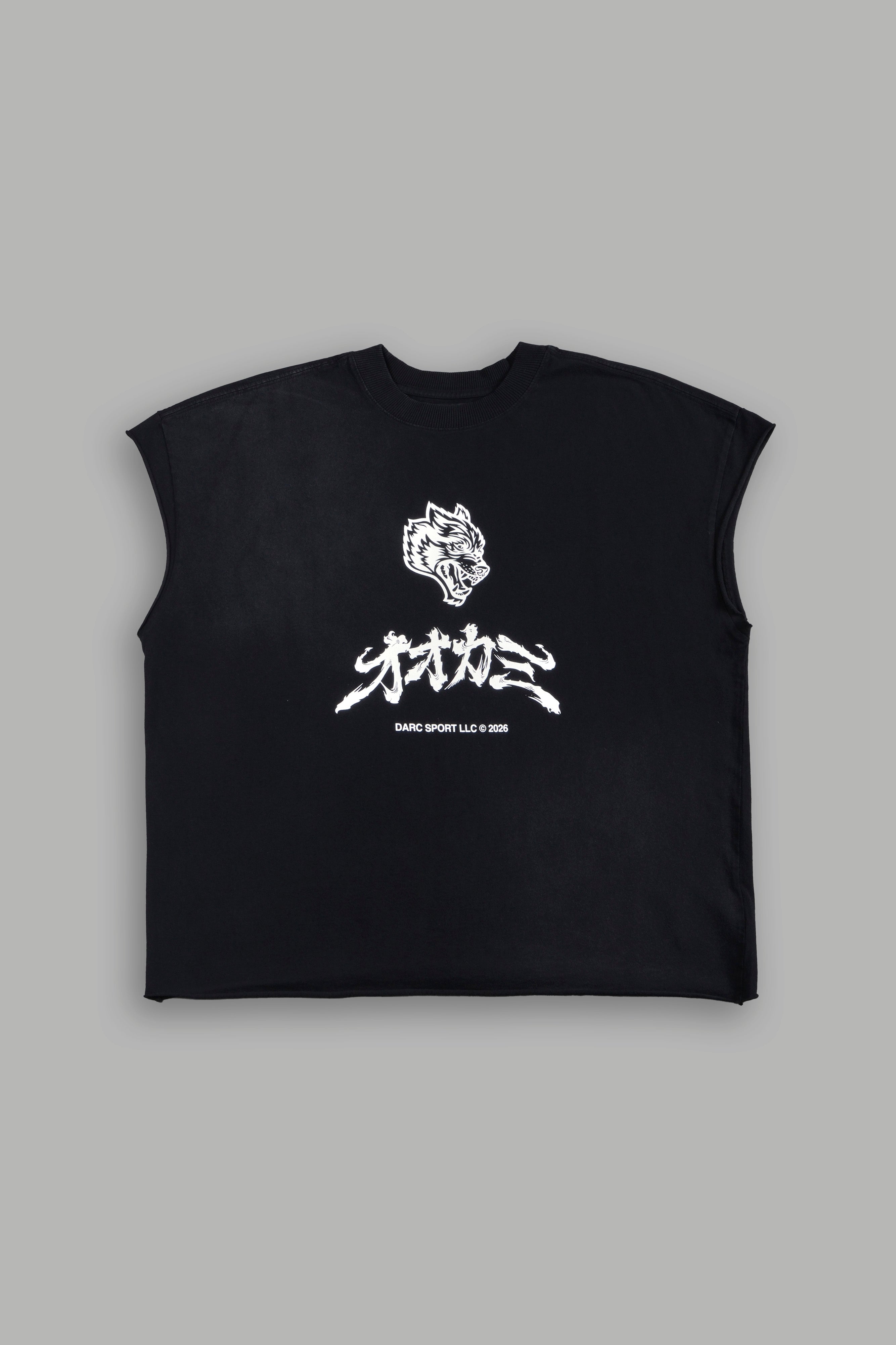 Okami Bushido Grunge Cut-Off Mid Length Raw Hem Tee in Black Sun Fade — imagem 1