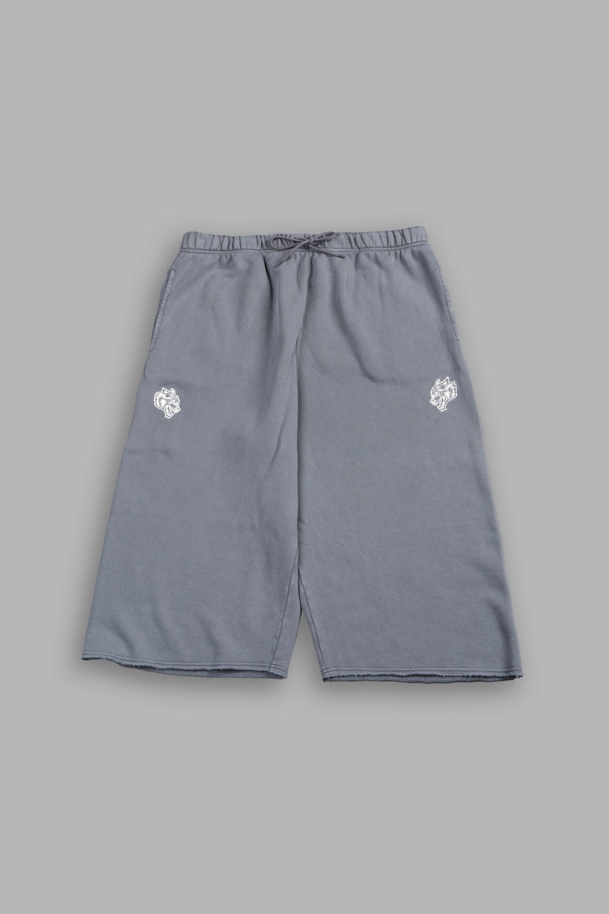 Dual Wolf Capri Sweat Pants In Slate Gray