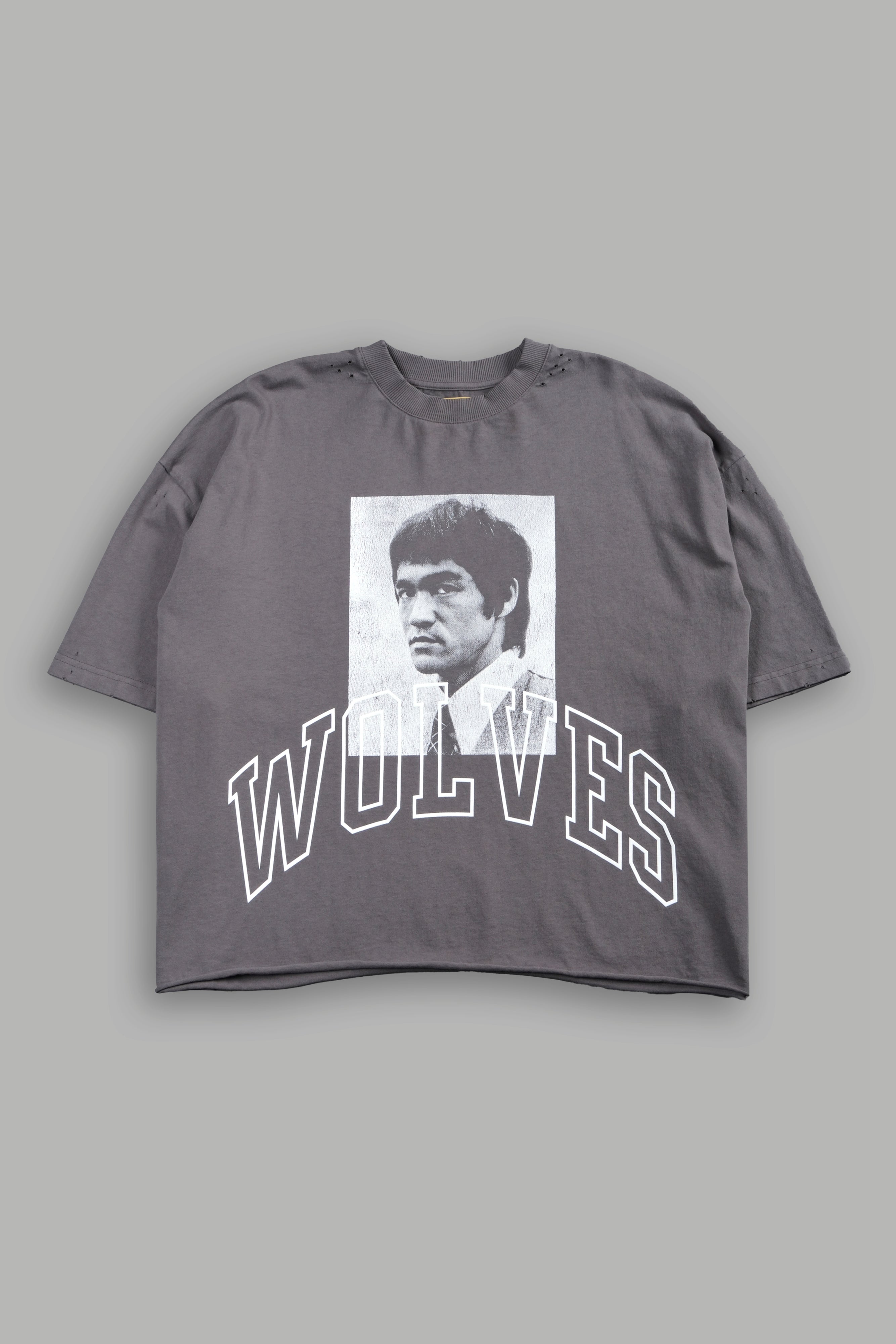 Bruce Lee Forever Distressed Grunge Box Cut Tee V2 in Slate Gray — imagem 1