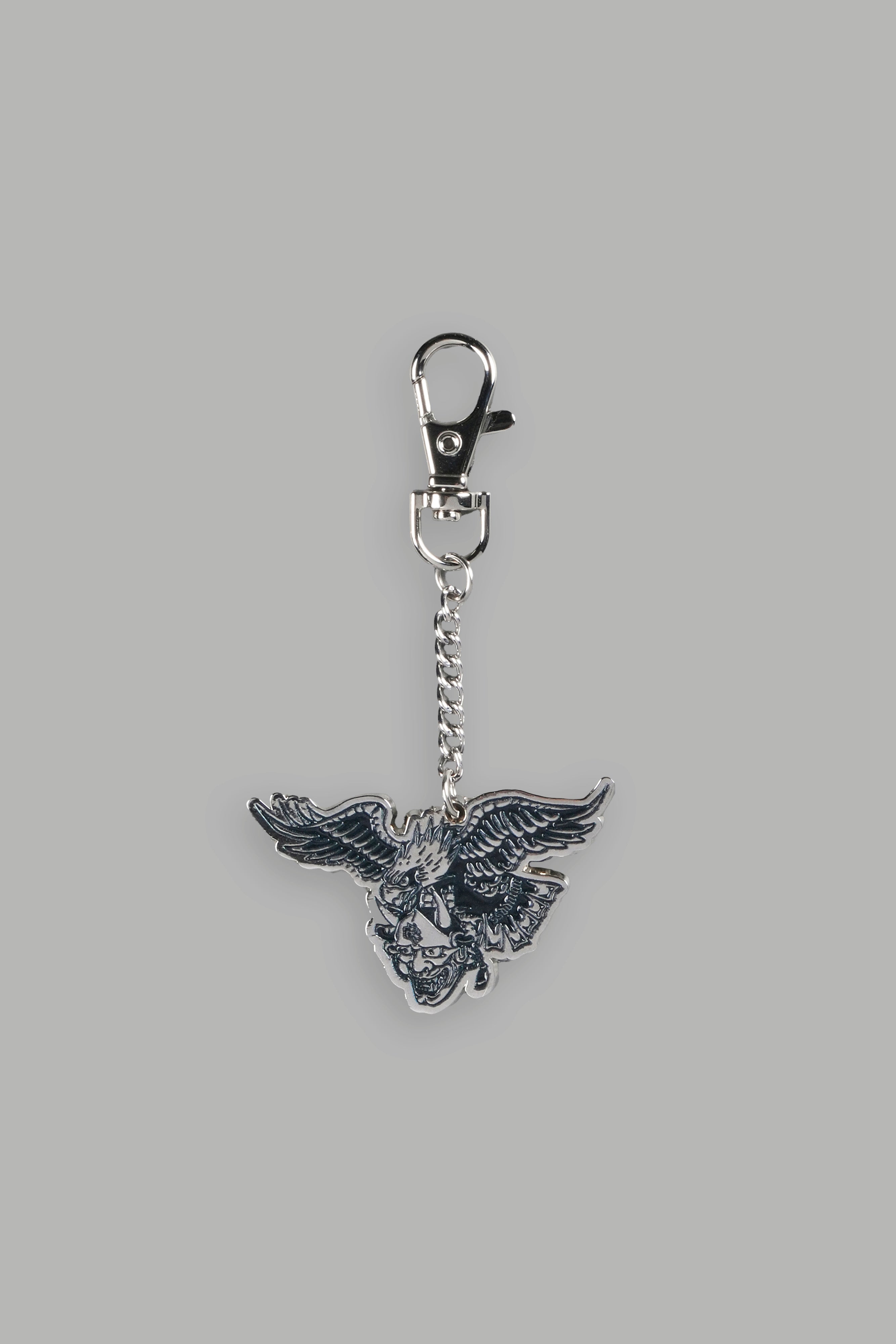 Eagle Oni Mask Keychain in Silver/Black — imagem 1