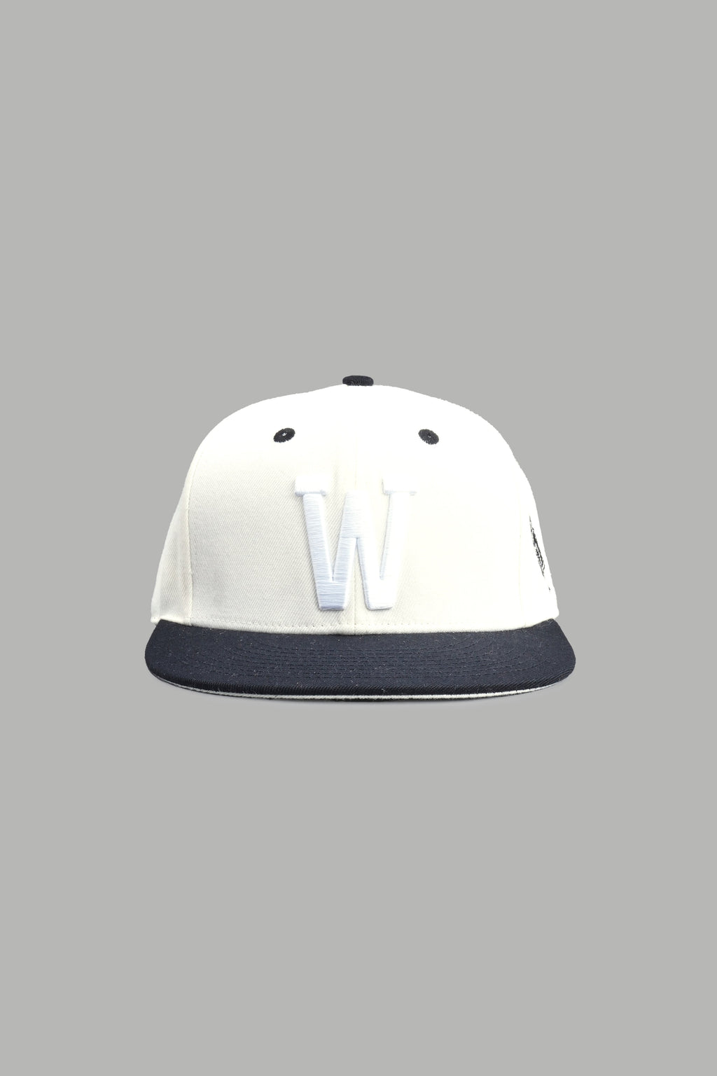 Mantra Fitted Cap In Cream/Black