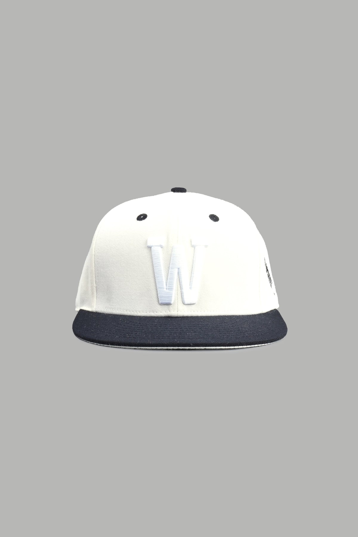 Mantra Fitted Cap In Cream/Black