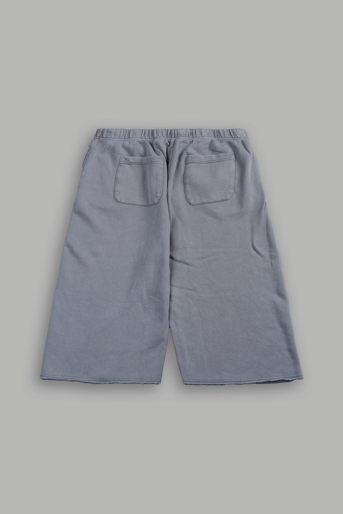 Dual Wolf Capri Sweat Pants In Slate Gray