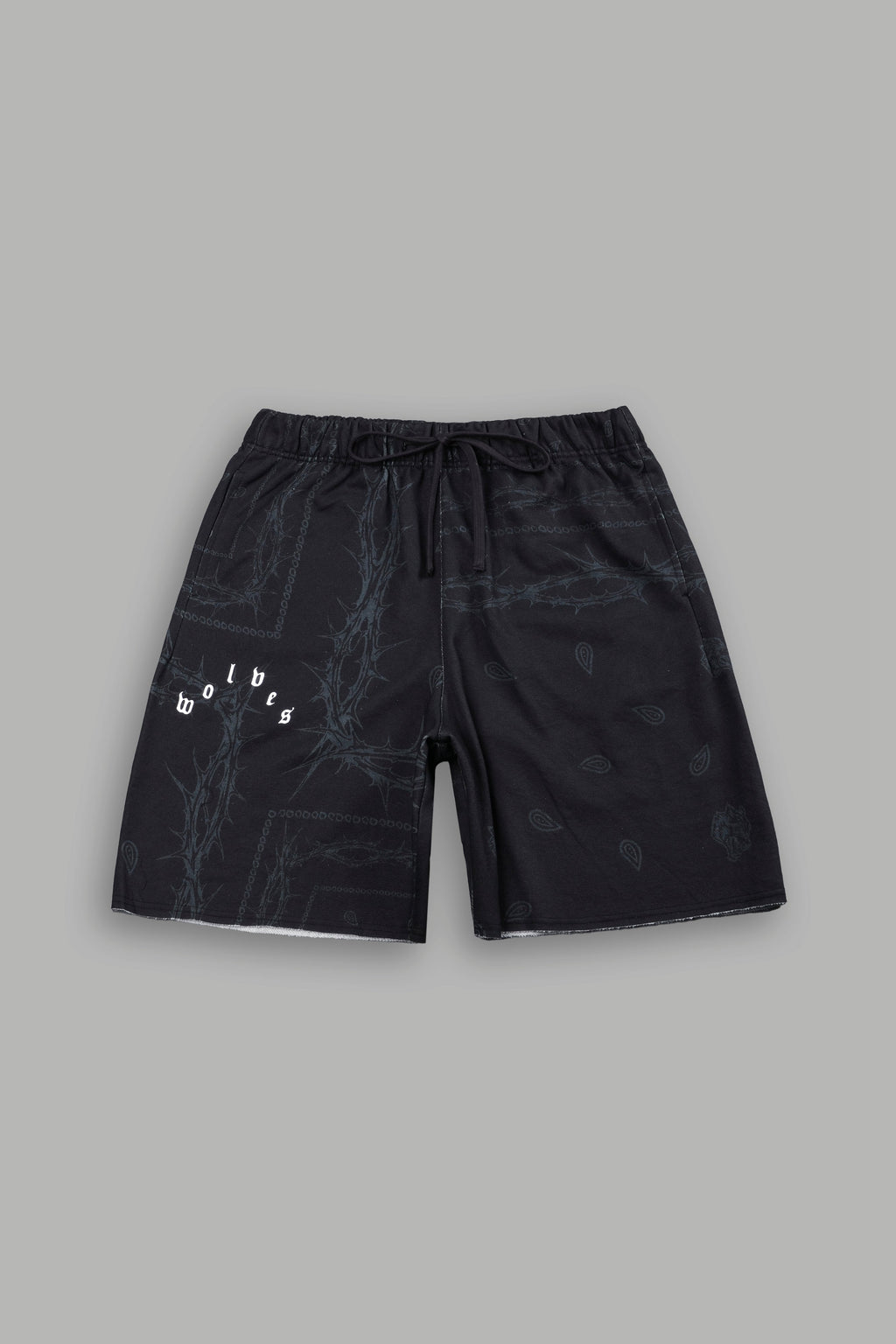 Wolves Pyramid Grunge Oversized Raw Hem Post Lounge Sweat Shorts in Black Thorn Paisley — imagem 1