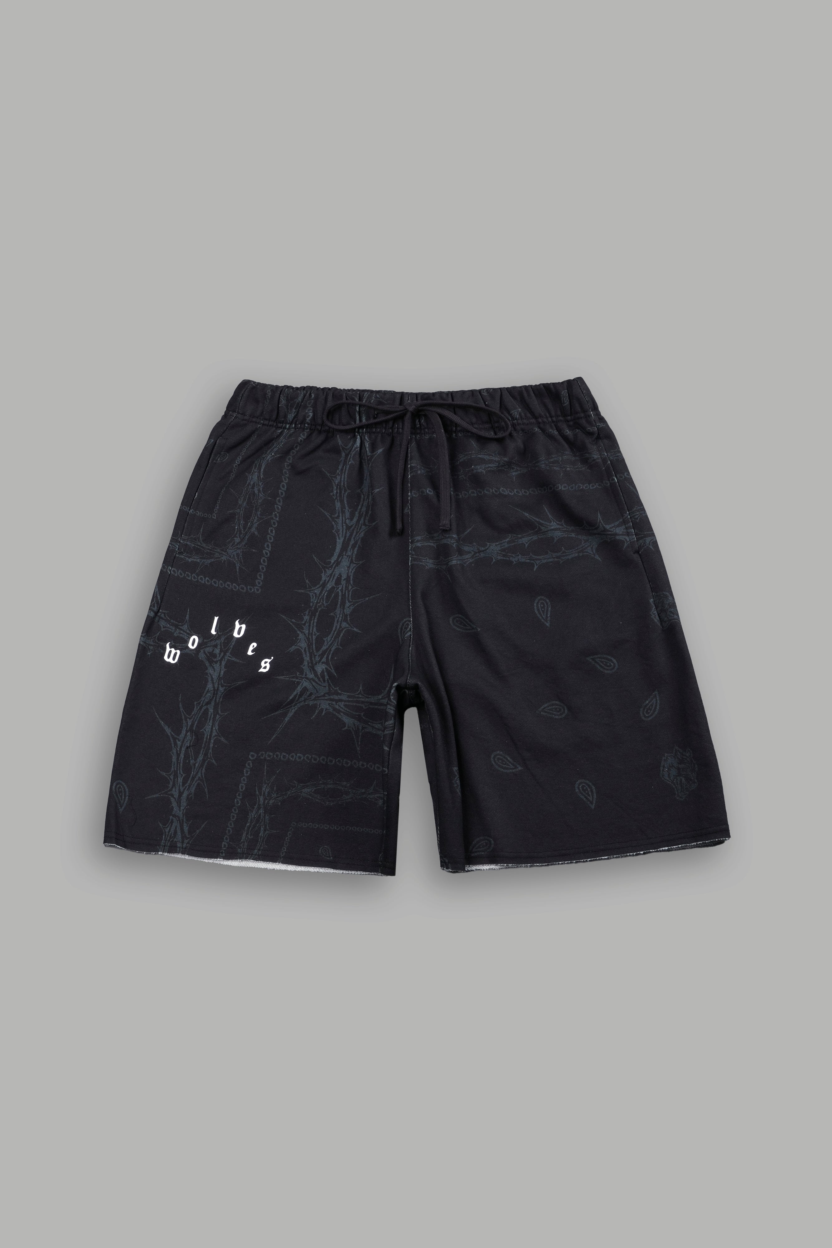 Wolves Pyramid Grunge Oversized Raw Hem Post Lounge Sweat Shorts in Black Thorn Paisley — imagem 1