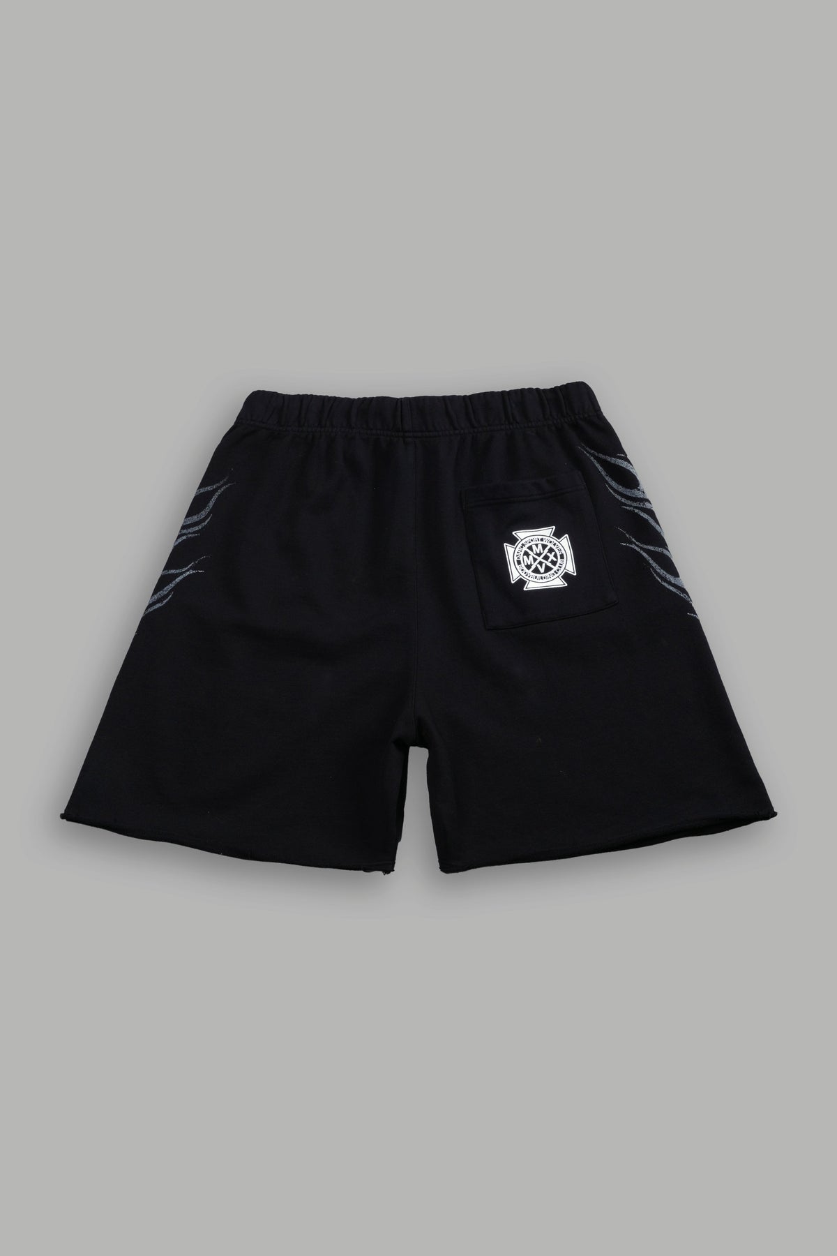 Race Inferno Grunge Oversized Raw Hem Post Lounge Sweat Shorts in Black - imagem 2