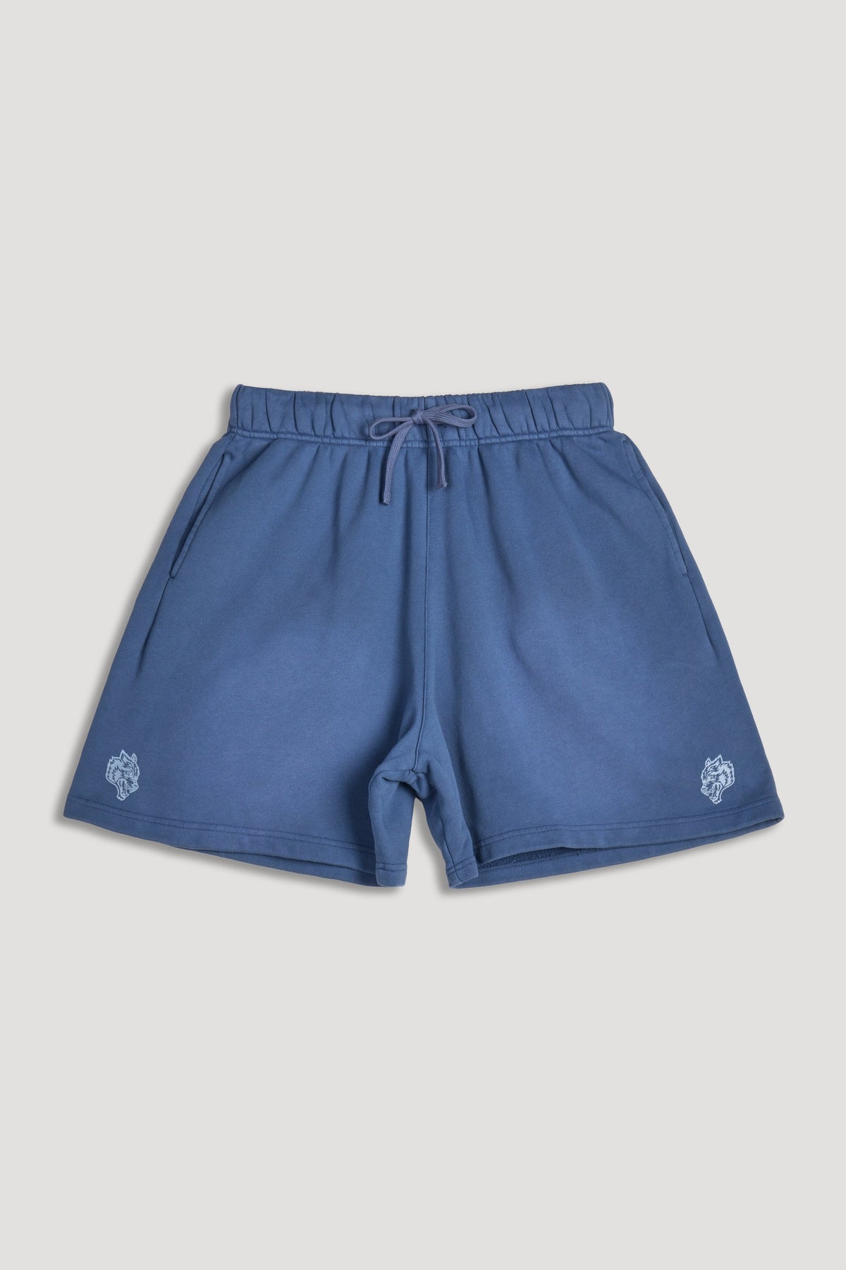 Dual Oversized Post Lounge Sweat Shorts in Washed Denim Sun Fade — imagem 5