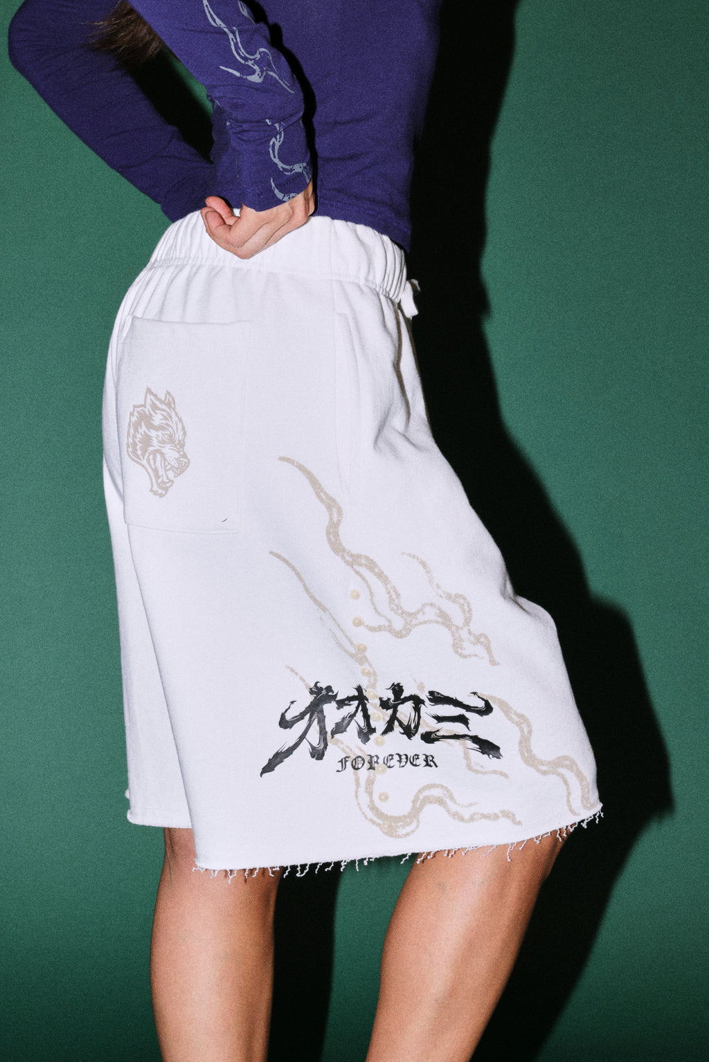 Kokuryu Grunge Oversized Raw Hem Post Lounge Sweat Shorts in Cream — imagem 11