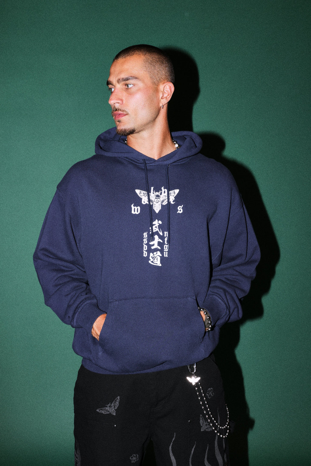 Shinigami'S Embrace Bishop Hoodie in Navy — imagem 2