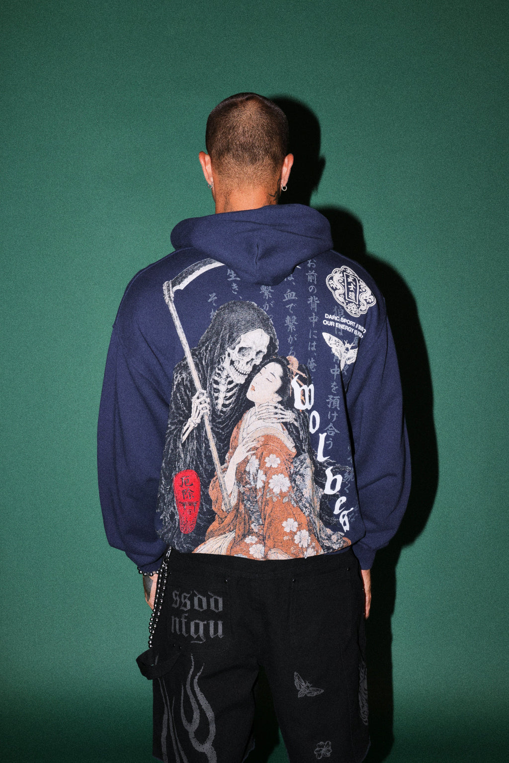 Shinigami'S Embrace Bishop Hoodie in Navy — imagem 4