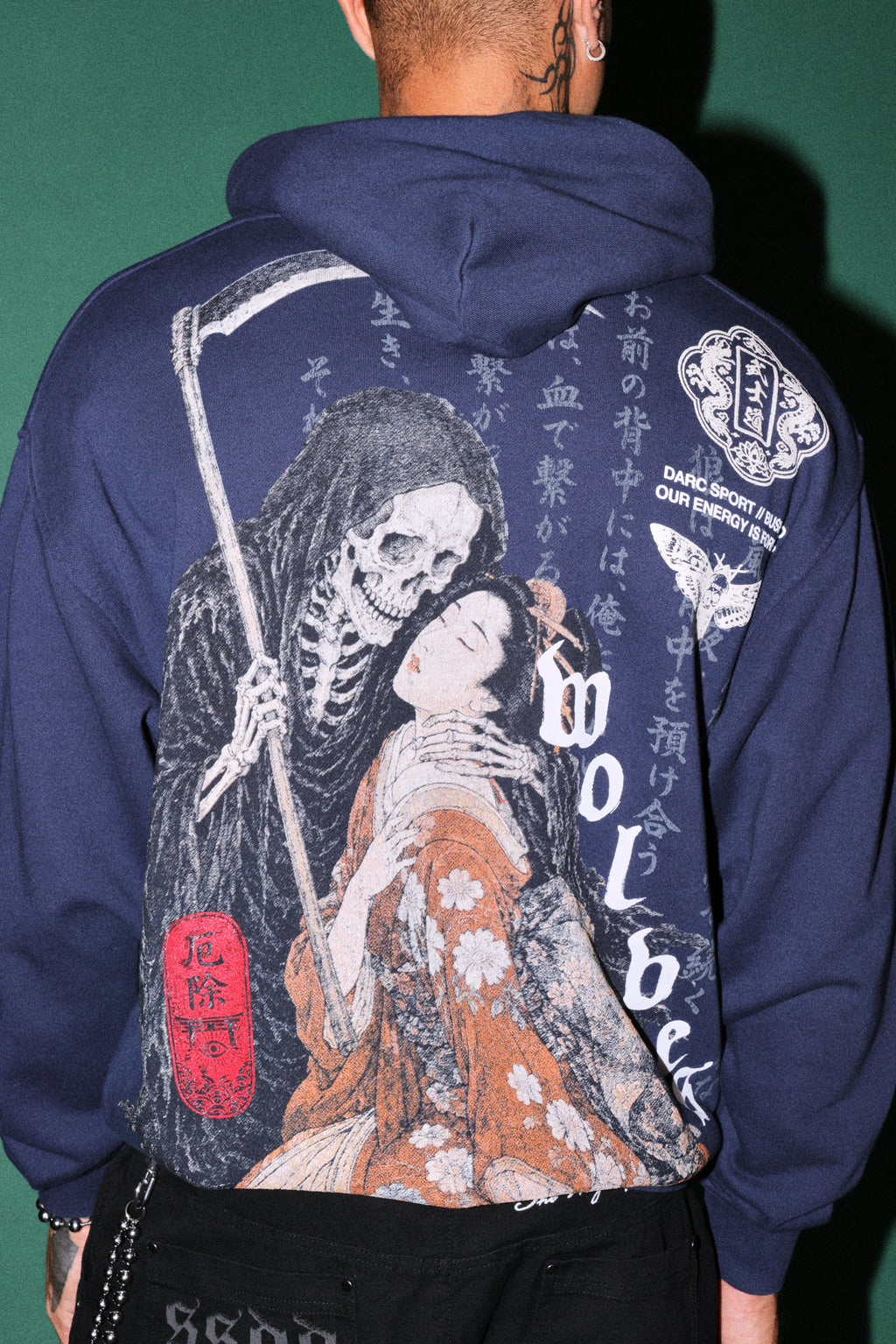 Shinigami'S Embrace Bishop Hoodie in Navy — imagem 6