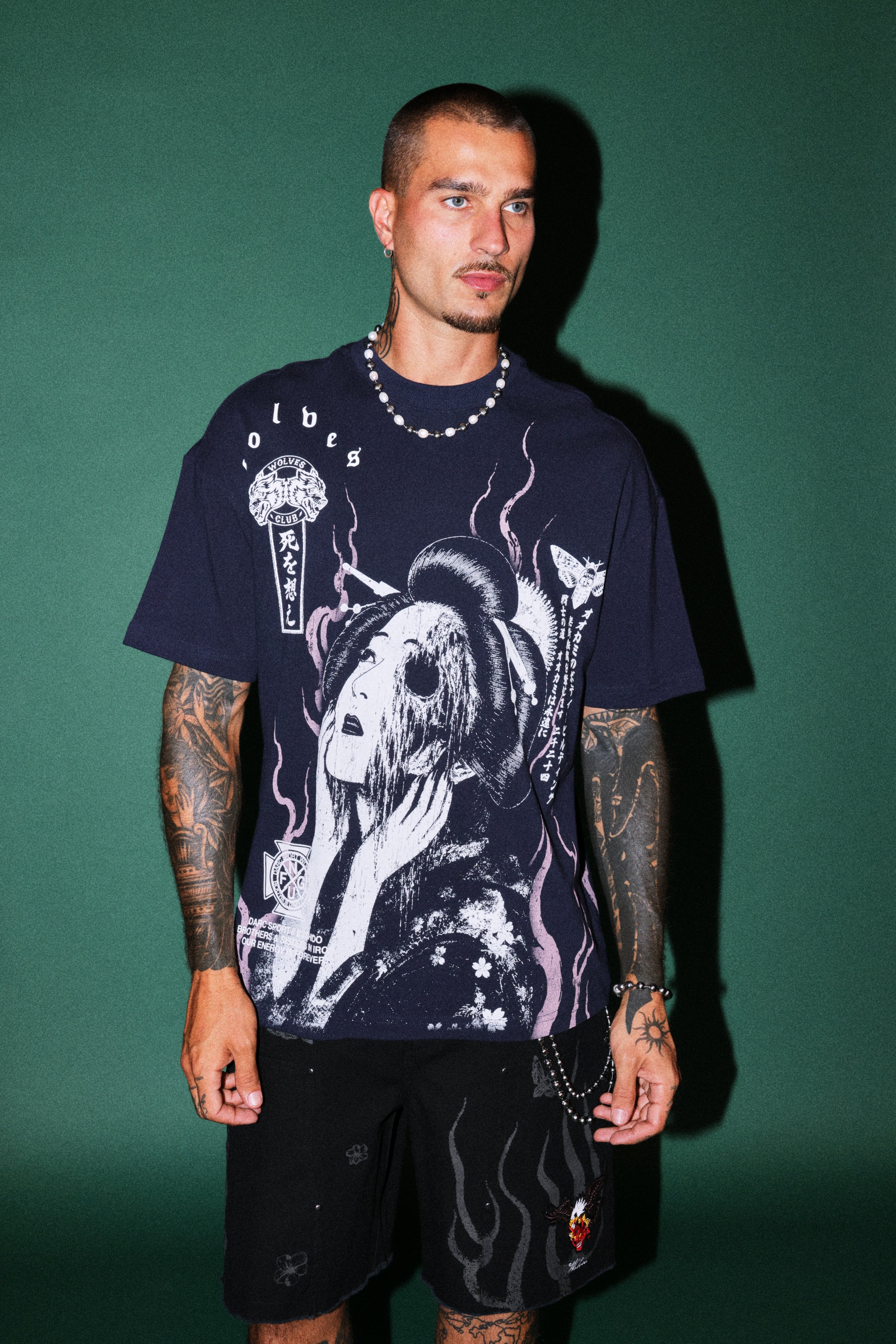 Mourning Flame Premium Oversized Tee in Navy — imagem 4