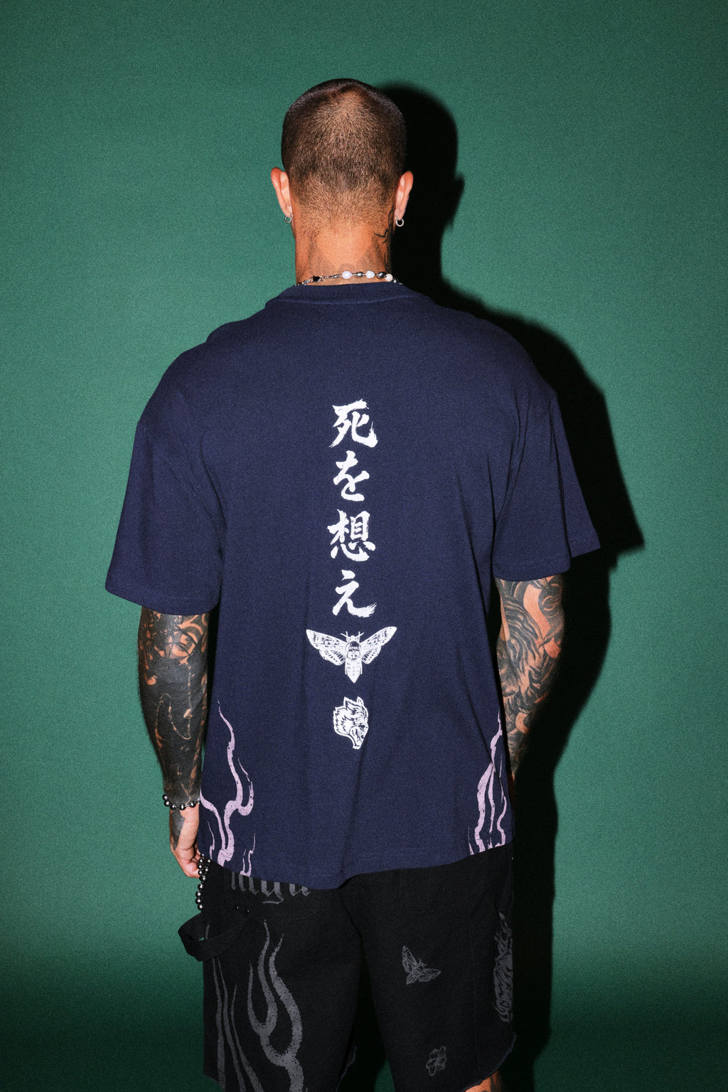 Mourning Flame Premium Oversized Tee in Navy — imagem 2