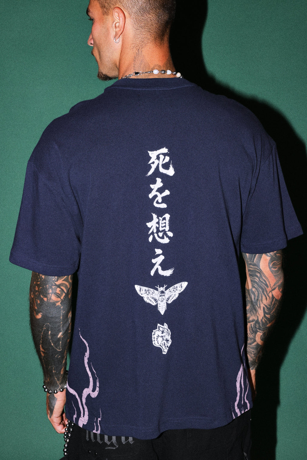 Mourning Flame Premium Oversized Tee in Navy — imagem 6