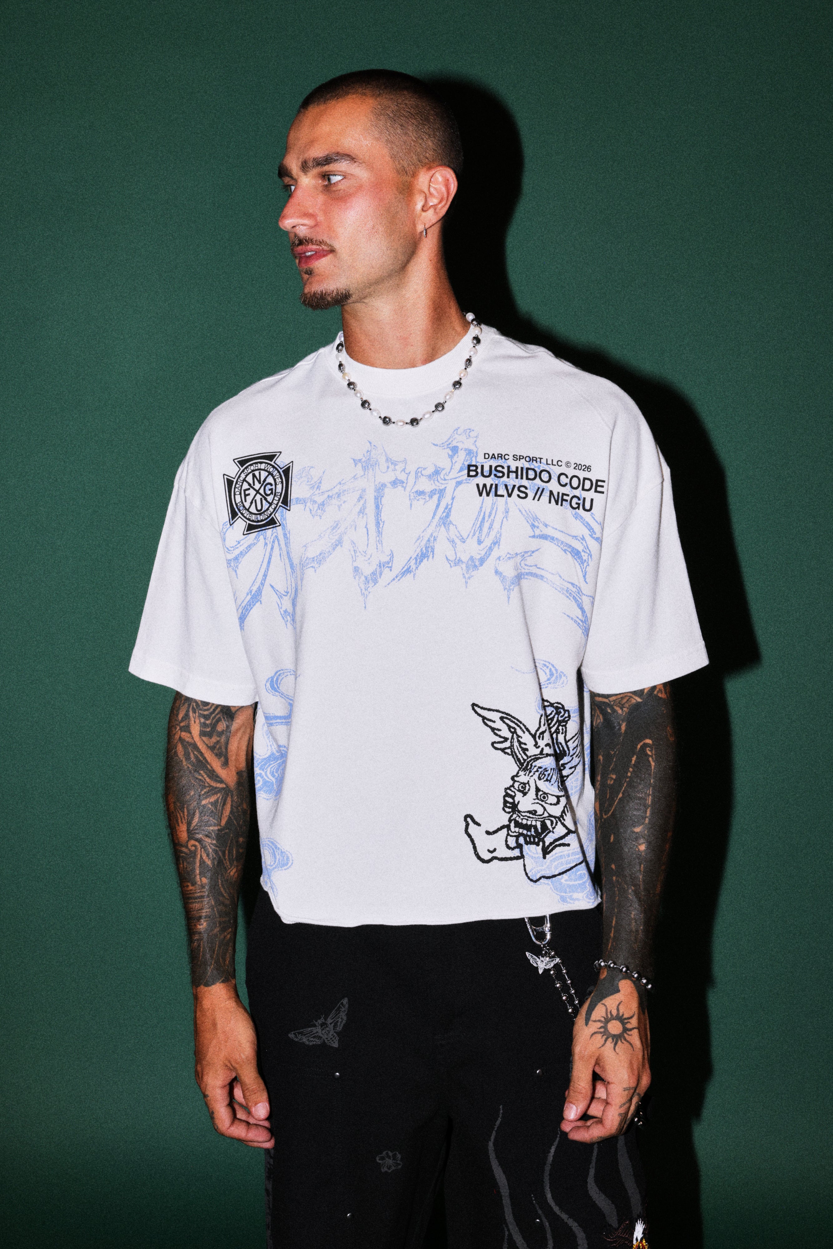 Gates Inferno Premium Raw Hem Box Cut Tee in Cream — imagem 2