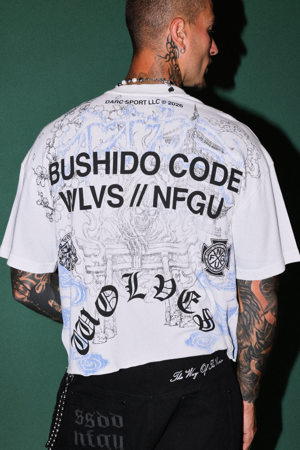 Gates Inferno Premium Raw Hem Box Cut Tee in Cream — imagem 6