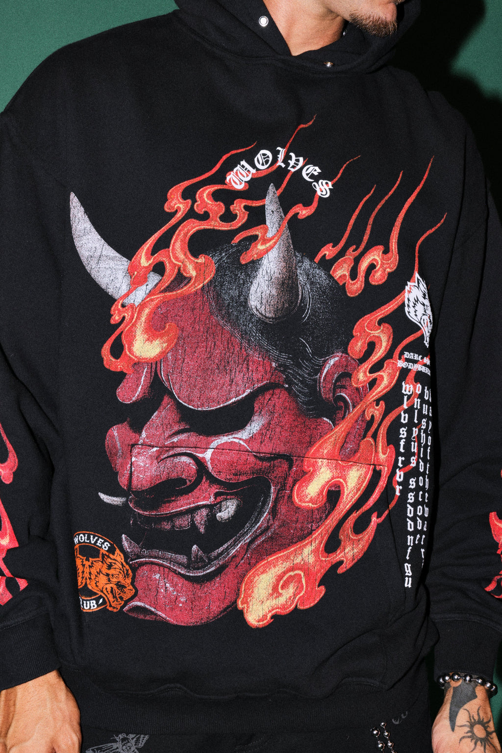 Wolves Club Oni Inferno Pierce Hoodie in Black — imagem 6