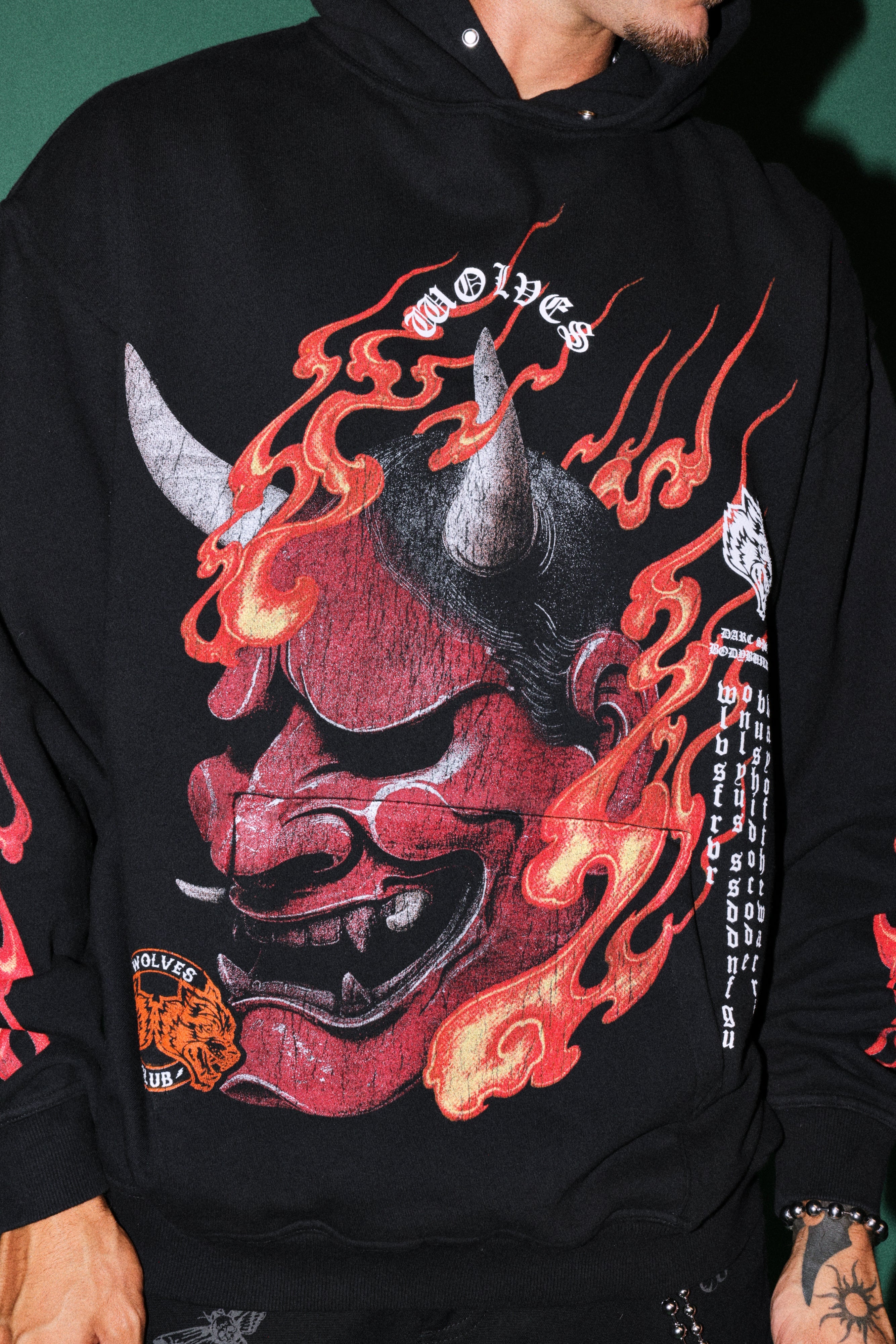 Wolves Club Oni Inferno Pierce Hoodie in Black — imagem 6