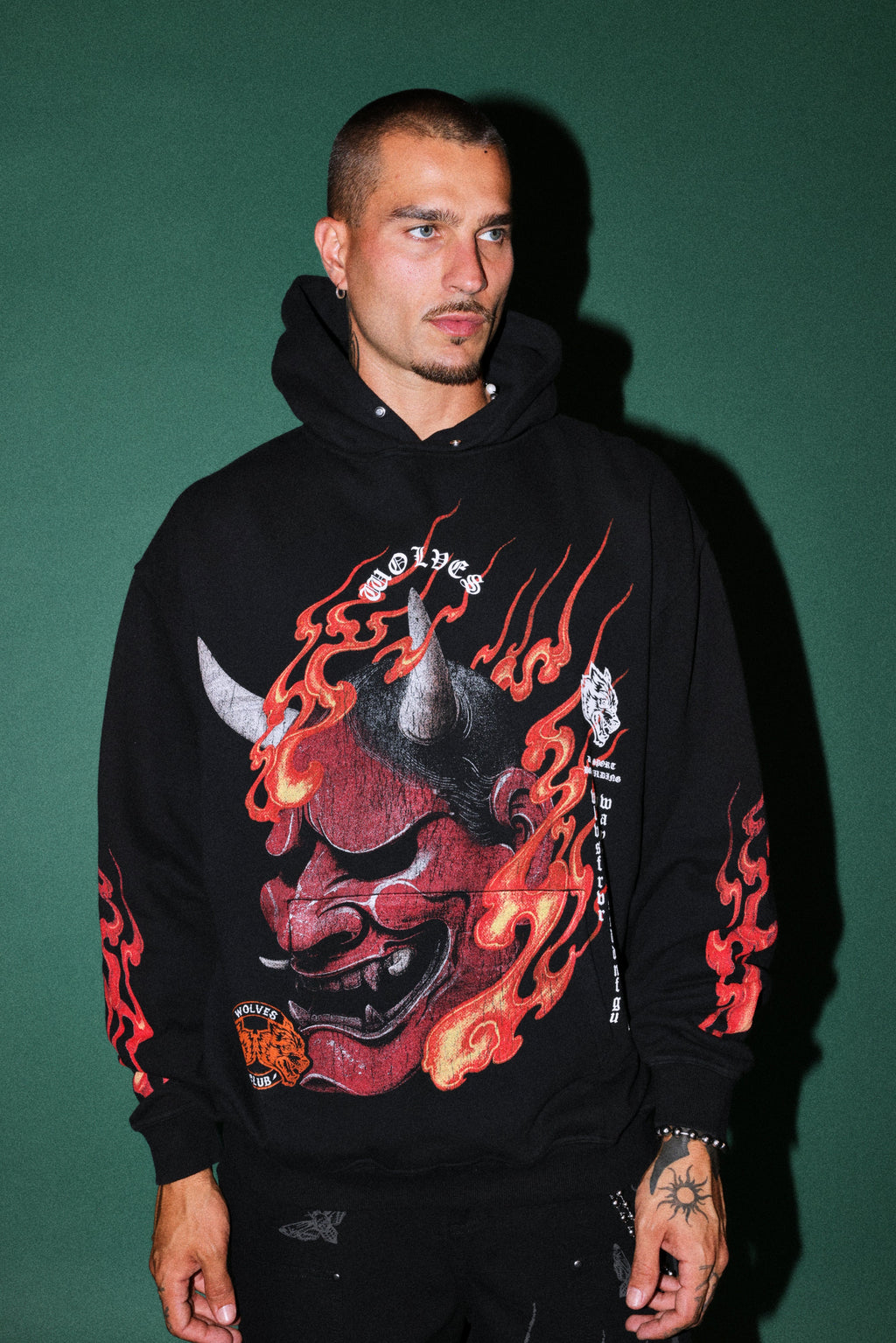 Wolves Club Oni Inferno Pierce Hoodie in Black — imagem 4