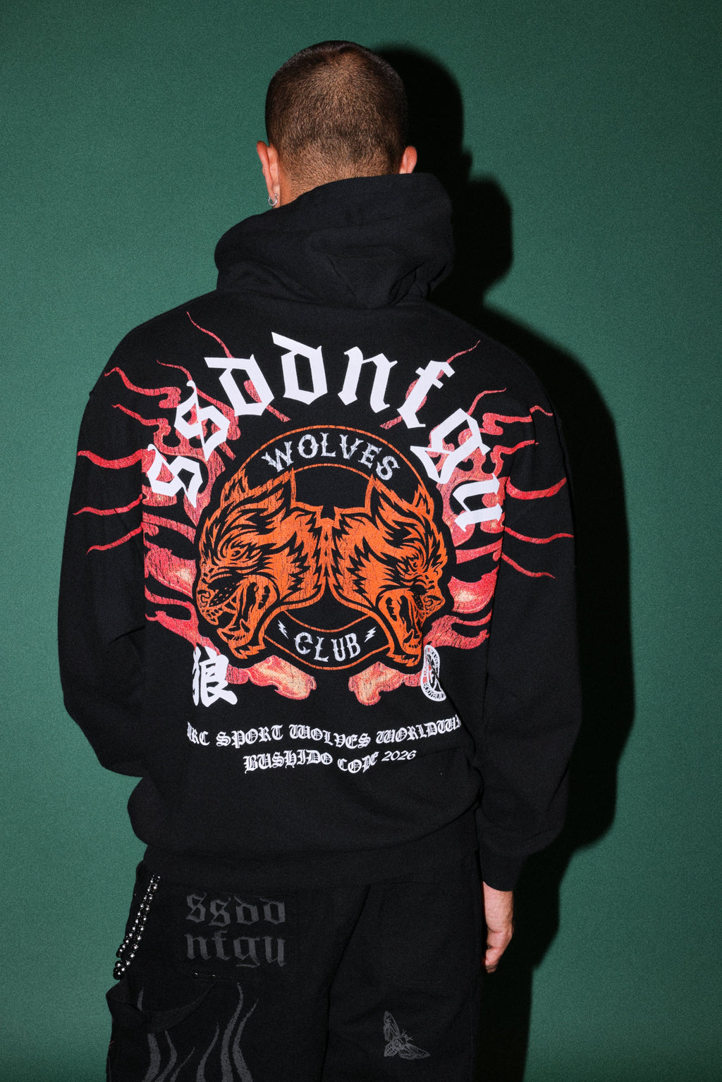 Wolves Club Oni Inferno Pierce Hoodie in Black — imagem 2
