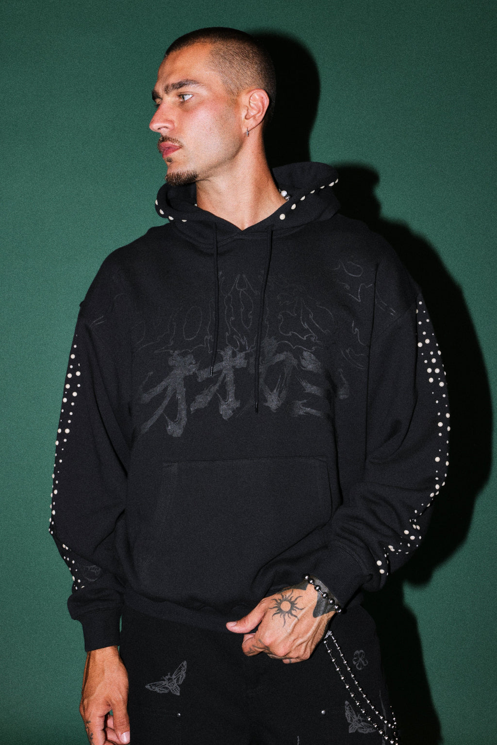 Okami Forever Bishop Hoodie in Black — imagem 2