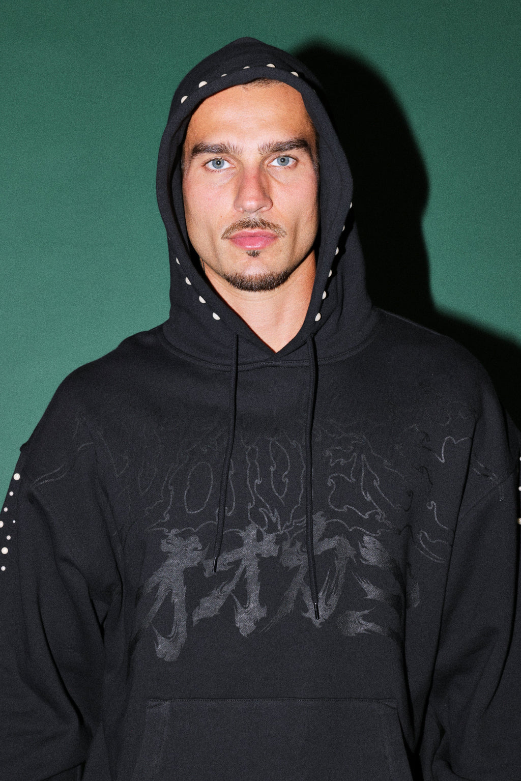 Okami Forever Bishop Hoodie in Black — imagem 7