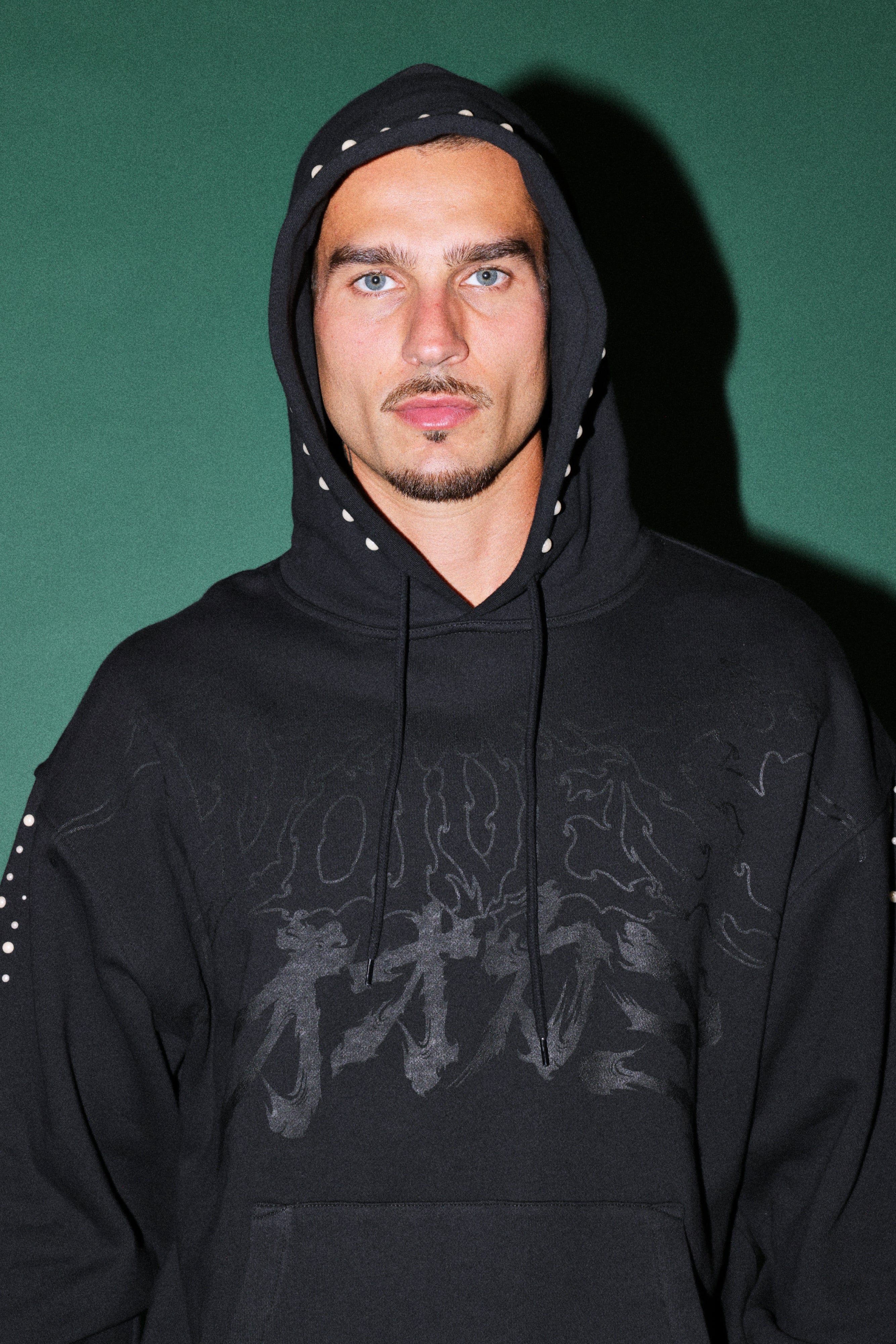 Okami Forever Bishop Hoodie in Black — imagem 7