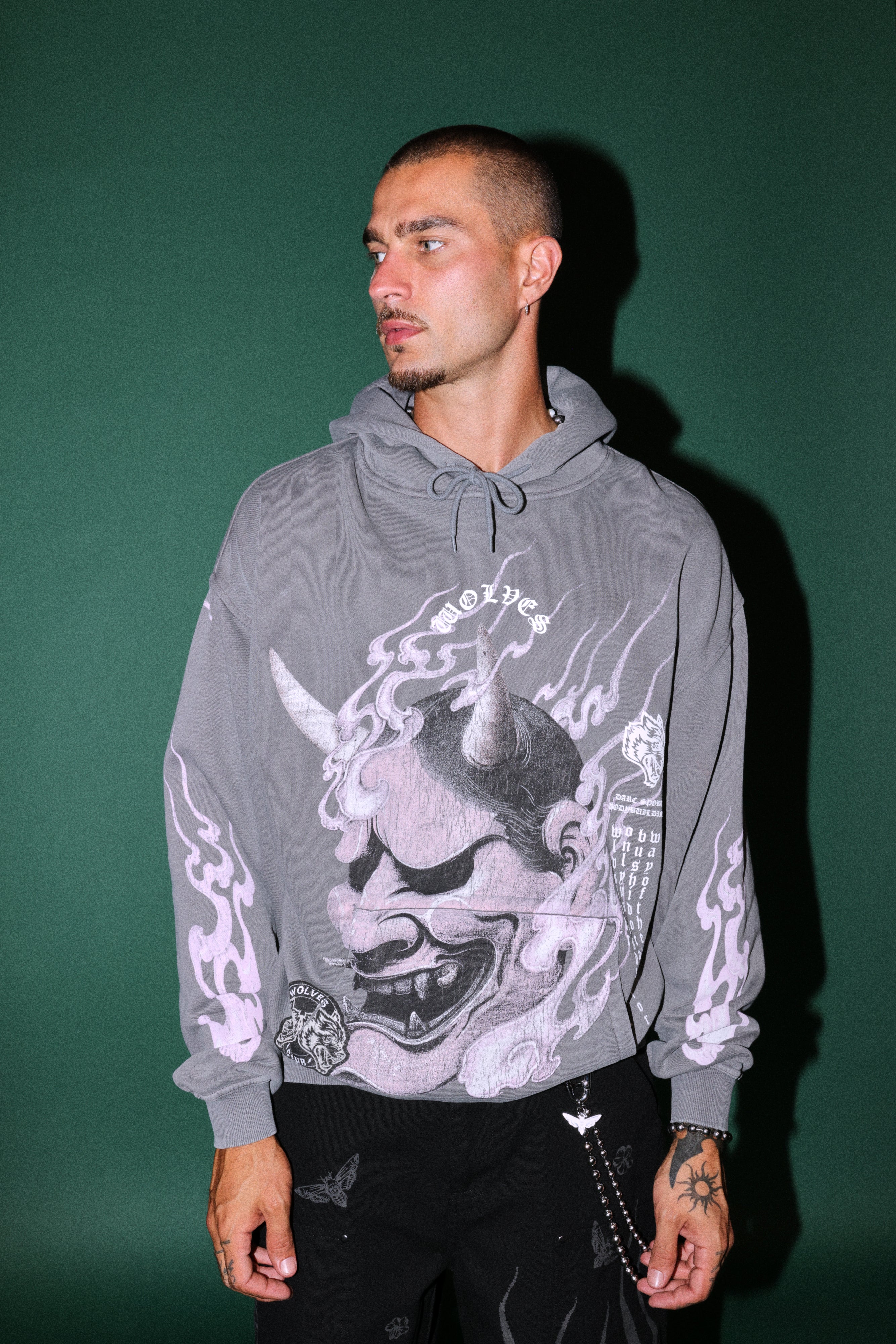 Wolves Club Oni Inferno Bishop Hoodie in Slate Gray — imagem 4