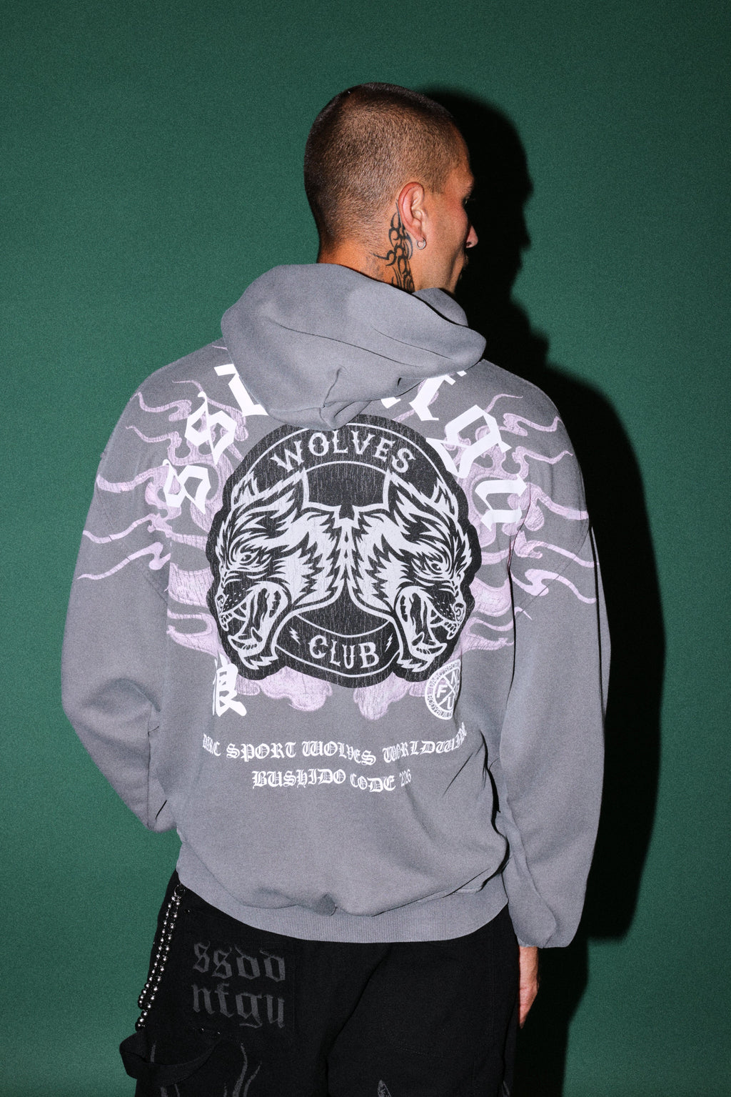Wolves Club Oni Inferno Bishop Hoodie in Slate Gray — imagem 2