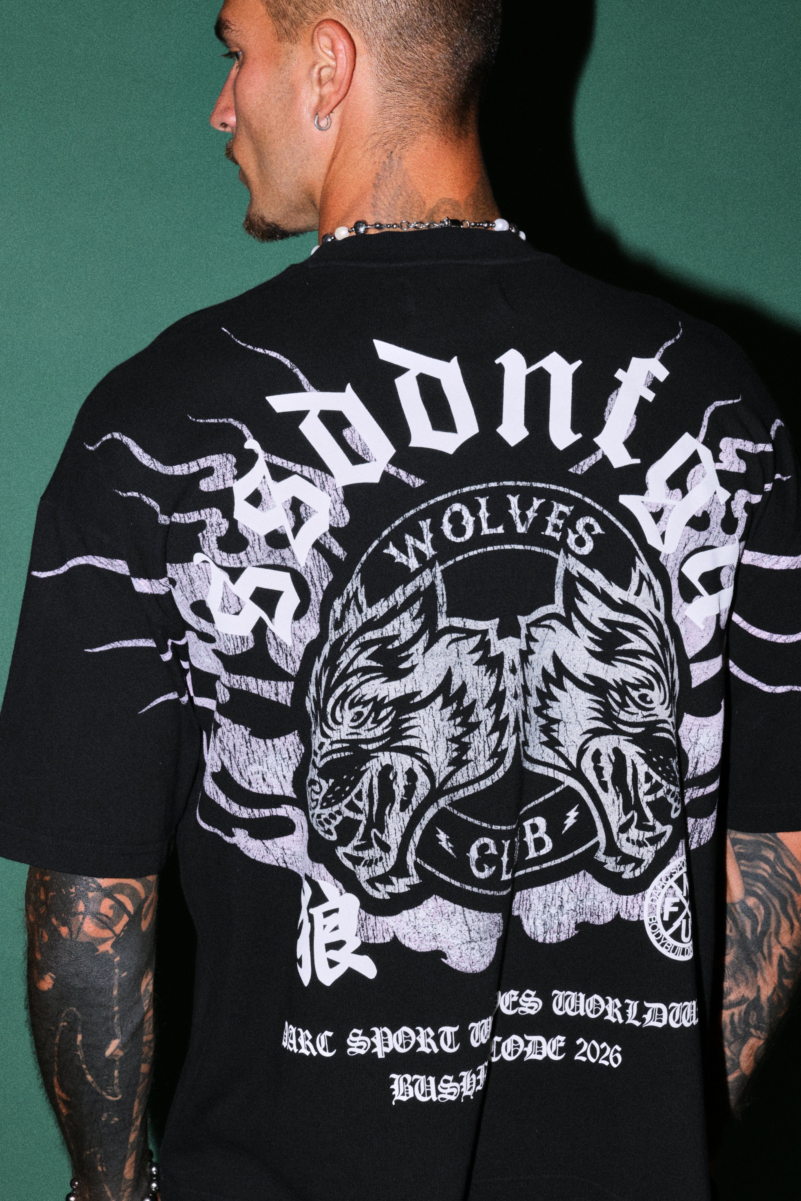 Wolves Club Oni Inferno Distressed Grunge Box Cut Tee V2 in Black — imagem 6