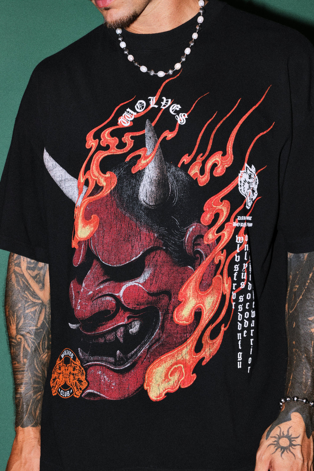 Wolves Club Oni Inferno Premium Oversized Tee in Black — imagem 5