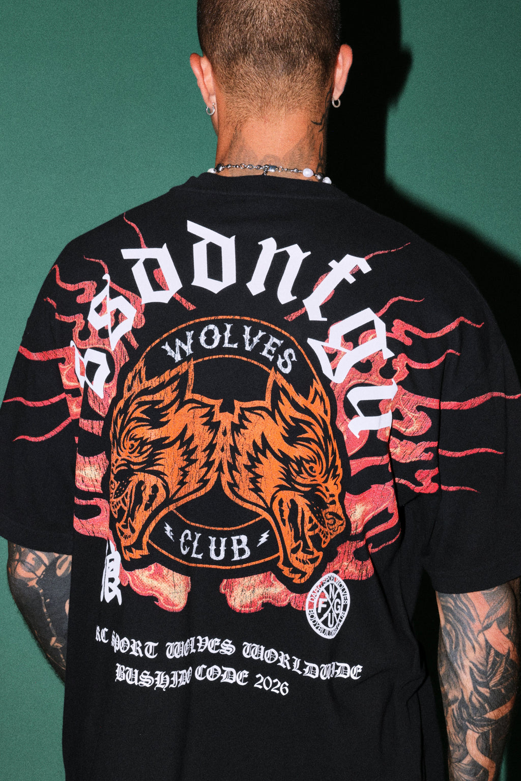 Wolves Club Oni Inferno Premium Oversized Tee in Black — imagem 6