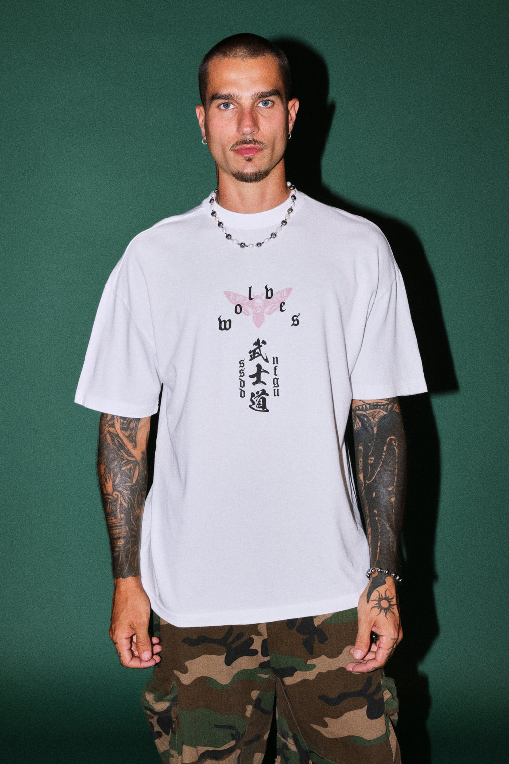 Shinigami'S Embrace Premium Oversized Tee in White — imagem 2