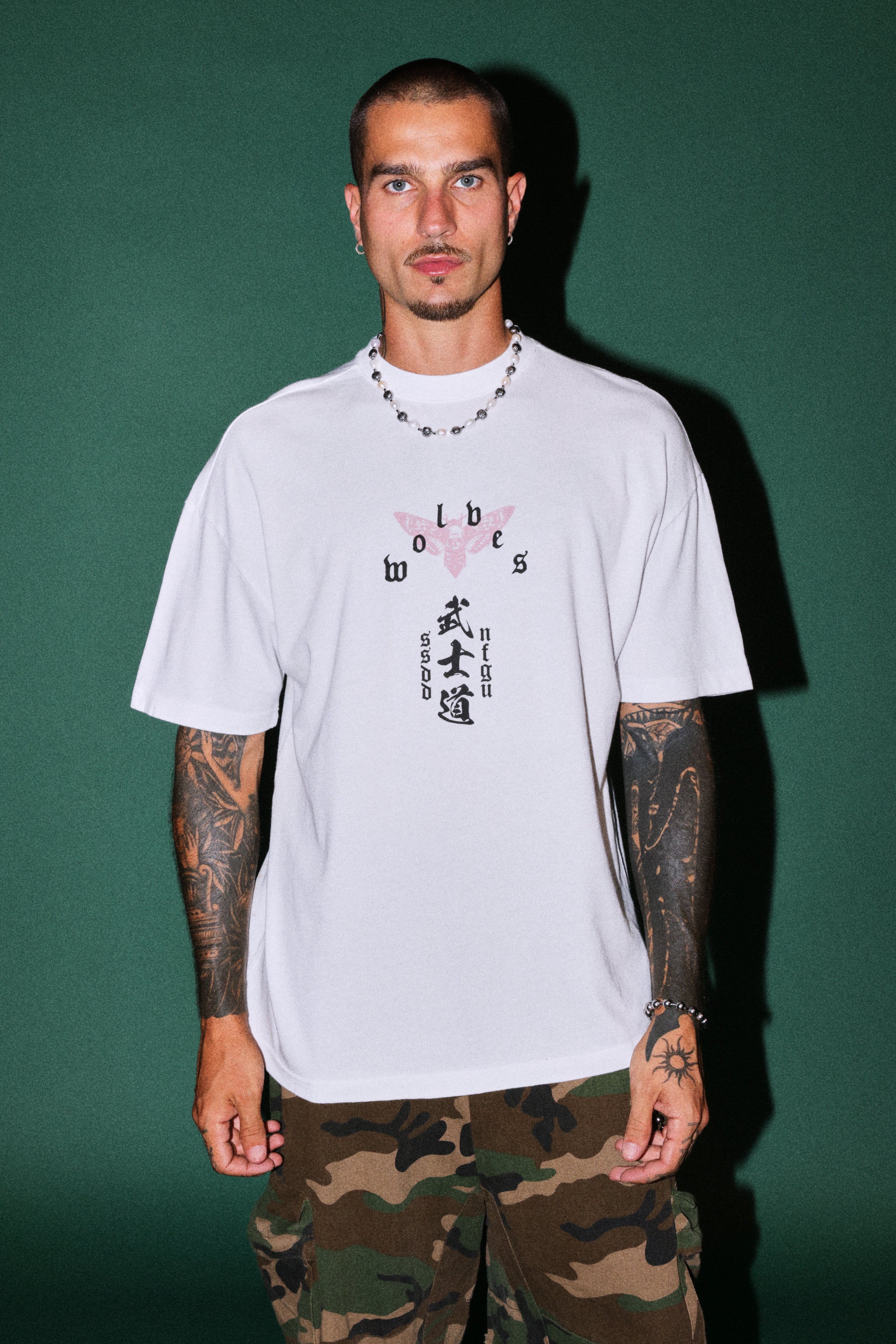 Shinigami'S Embrace Premium Oversized Tee in White — imagem 2