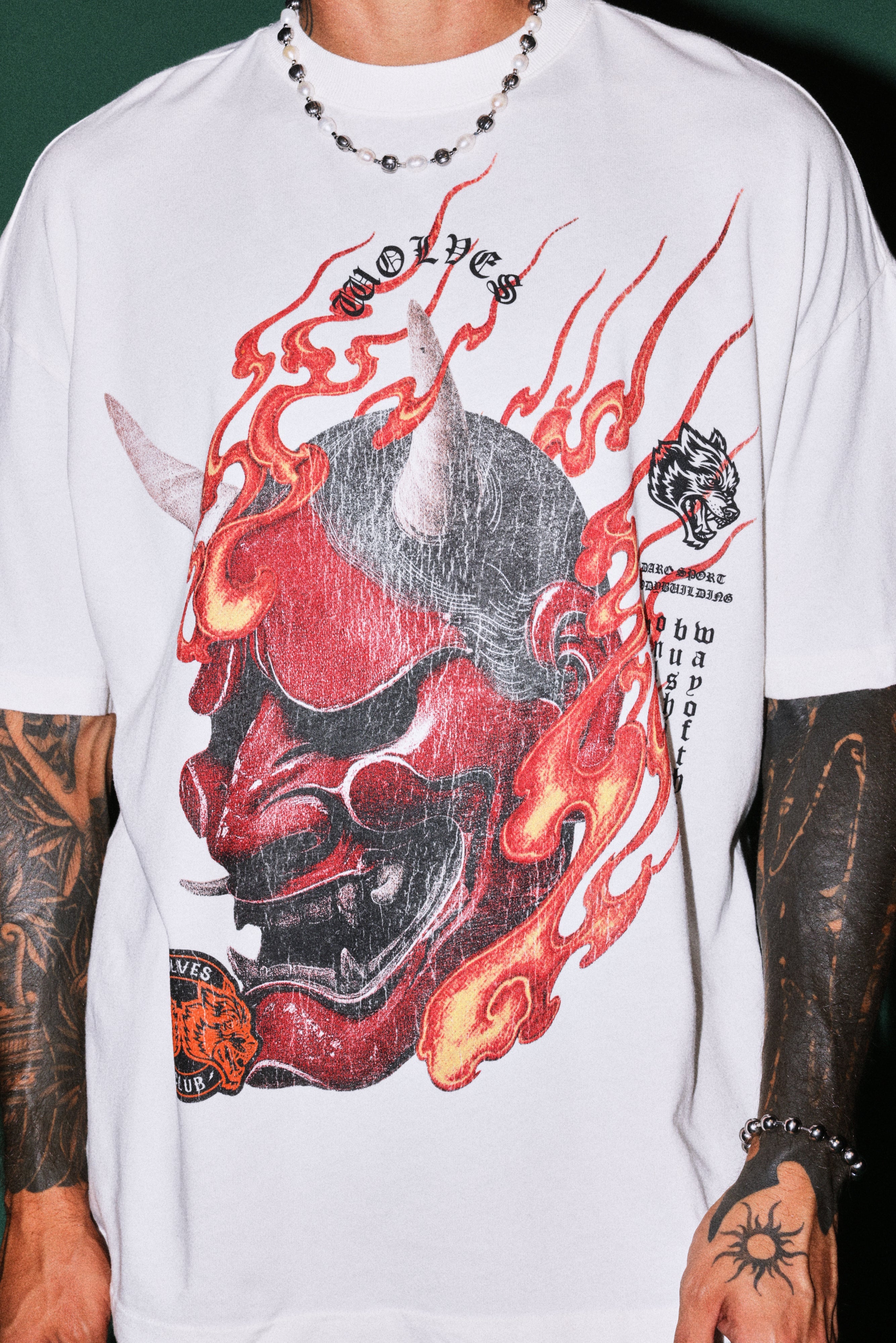 Wolves Club Oni Inferno Premium Oversized Tee in Cream — imagem 3