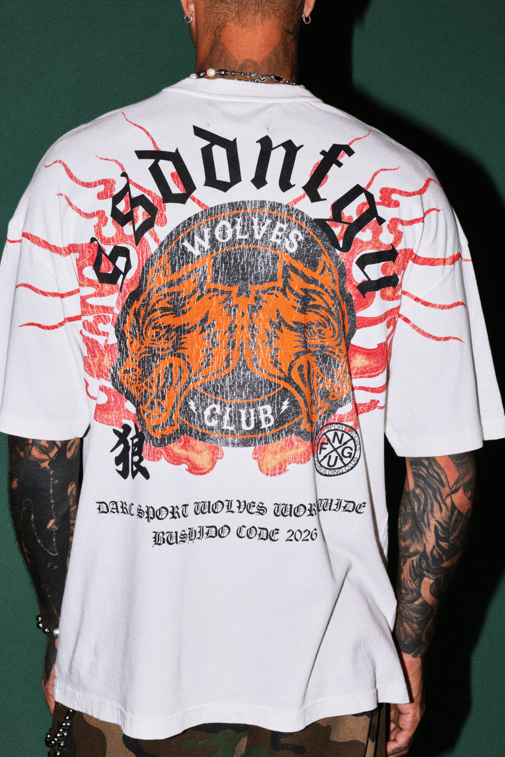 Wolves Club Oni Inferno Premium Oversized Tee in Cream — imagem 4