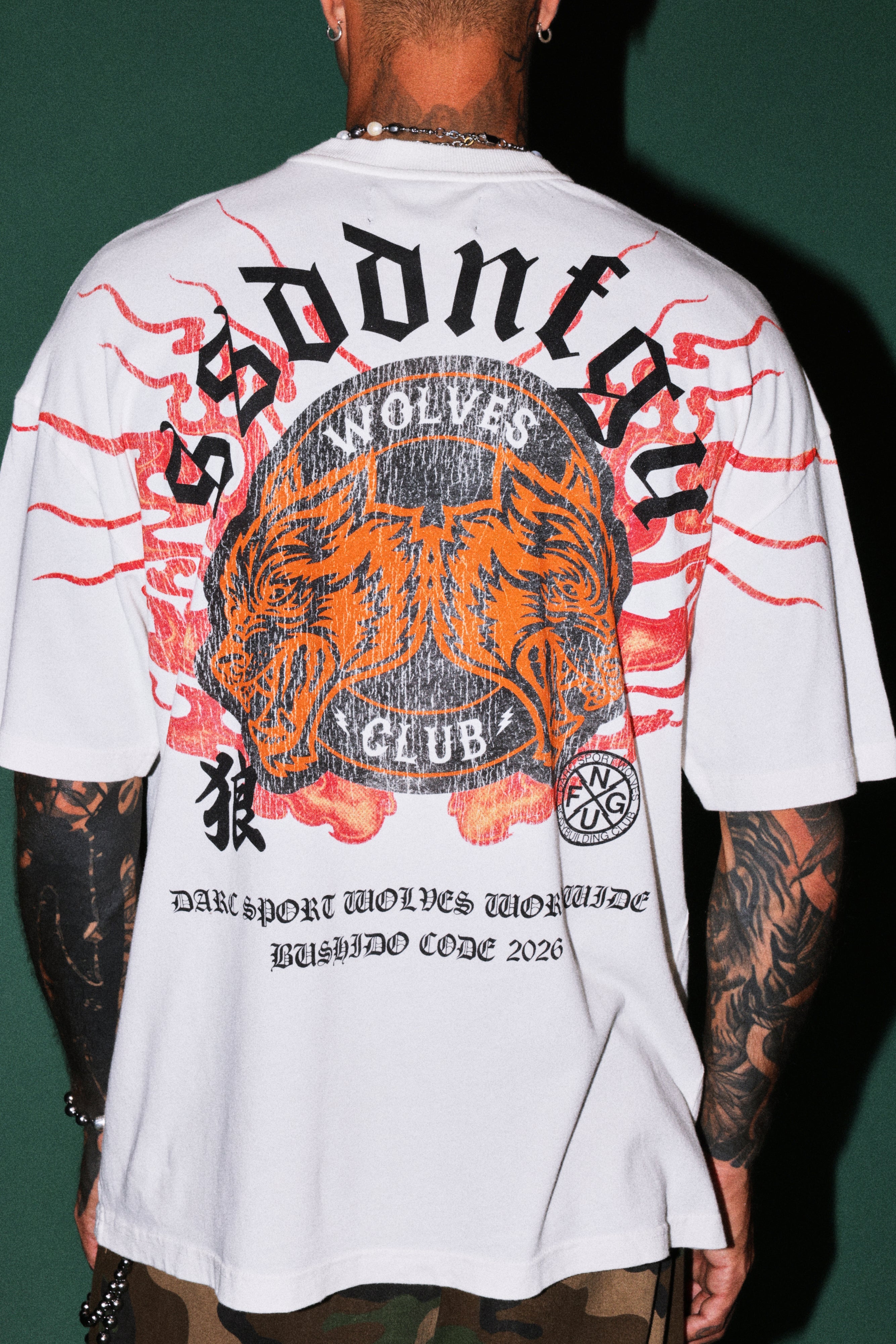 Wolves Club Oni Inferno Premium Oversized Tee in Cream — imagem 4