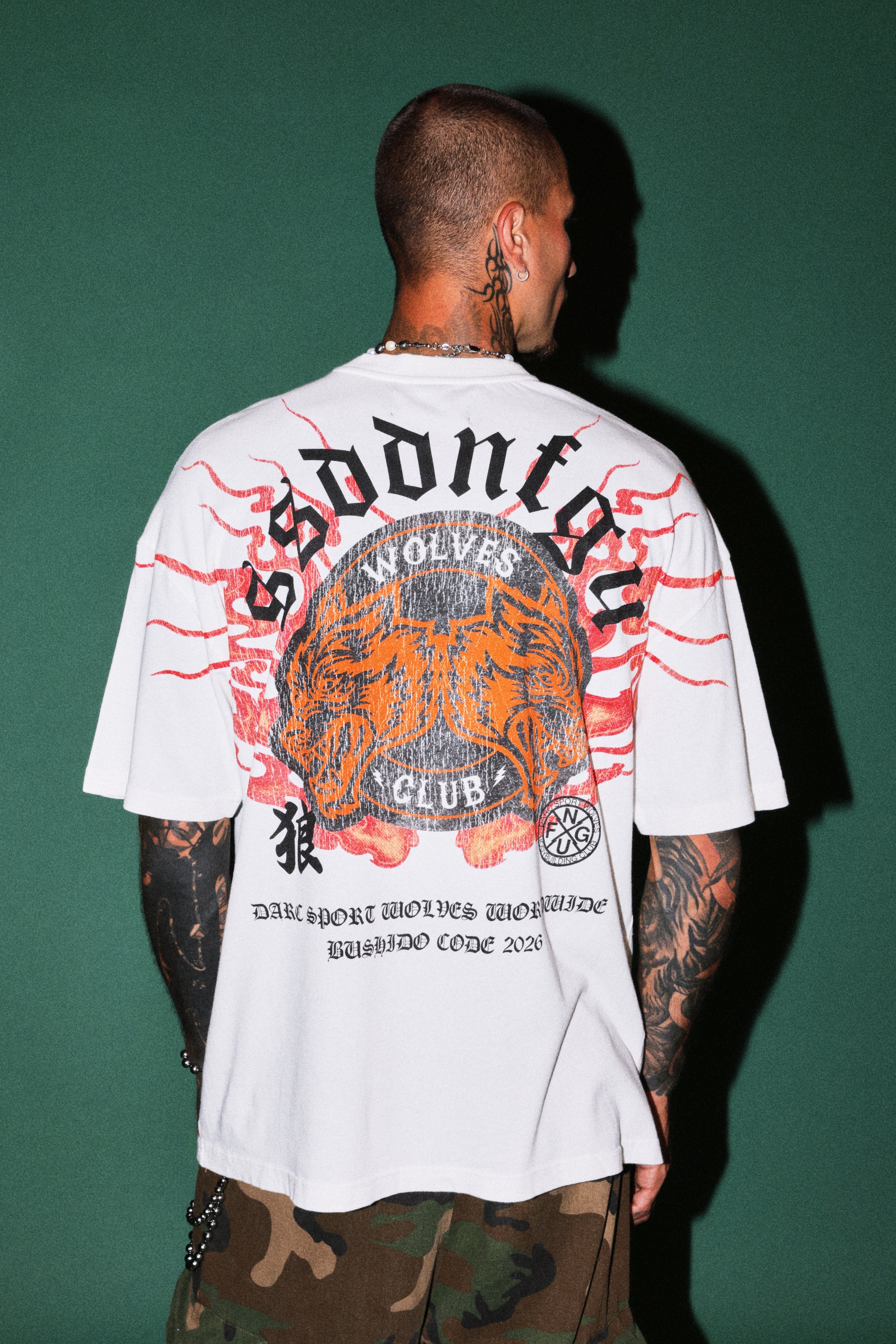 Wolves Club Oni Inferno Premium Oversized Tee in Cream — imagem 2