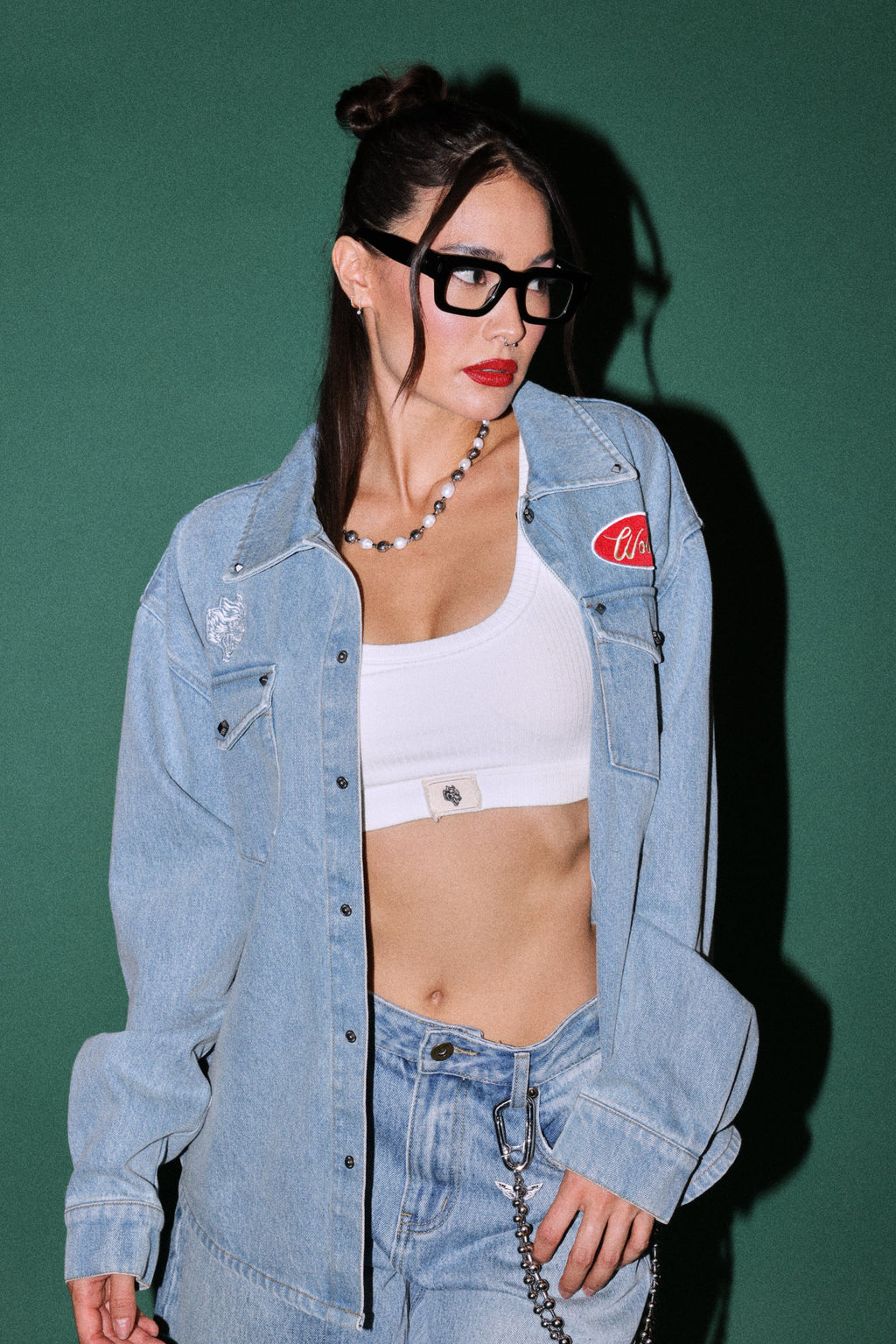 Wlvsfrvr Patch Winslow Denim Shirt Jacket in Light Wash — imagem 9