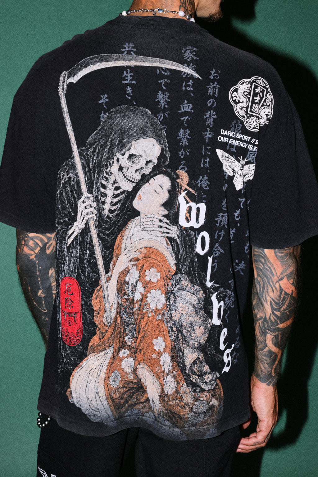 Shinigami'S Embrace Premium Oversized Tee in Black — imagem 6