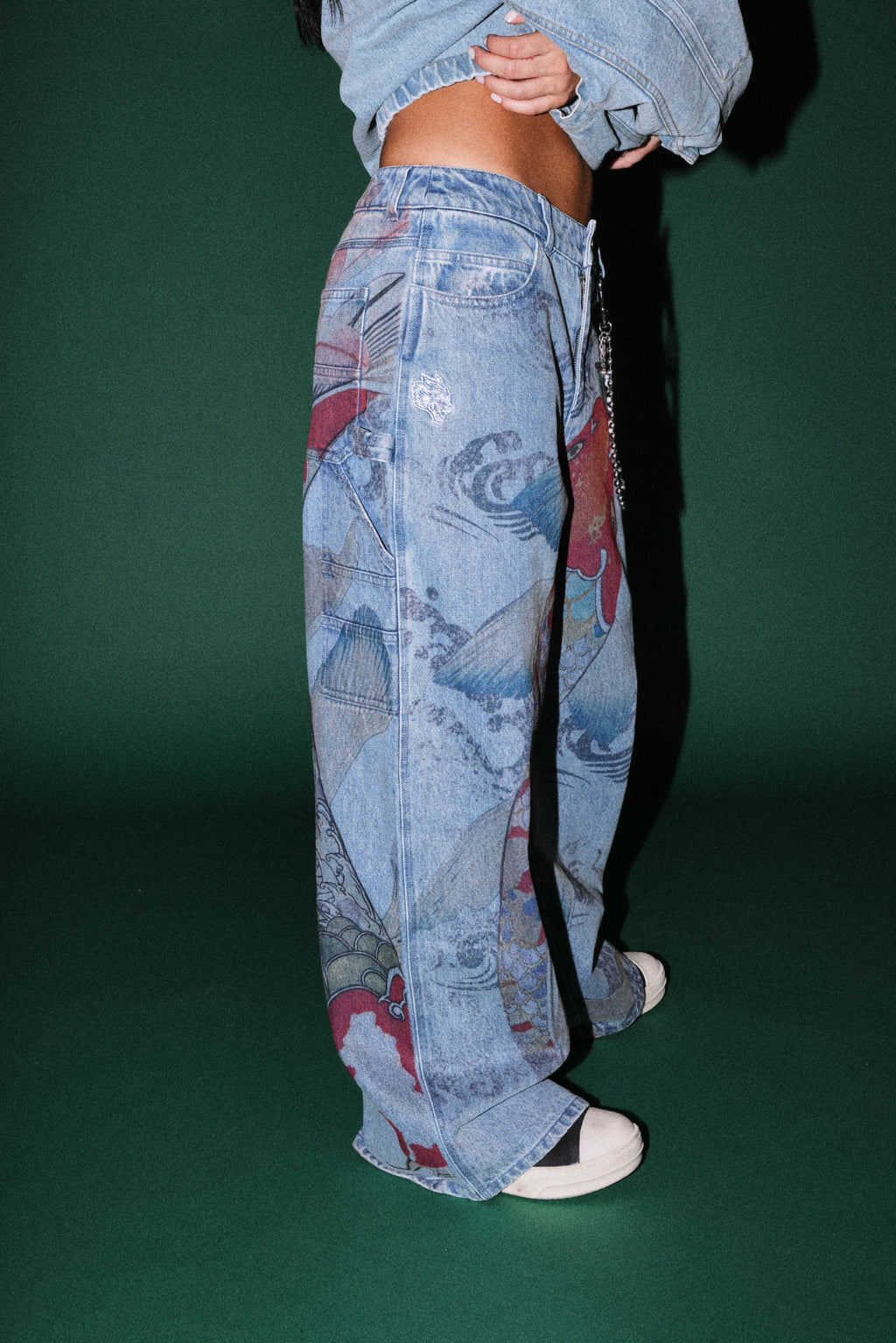 Darc Koi Wide Leg Carpenter Denim in Light Wash — imagem 4