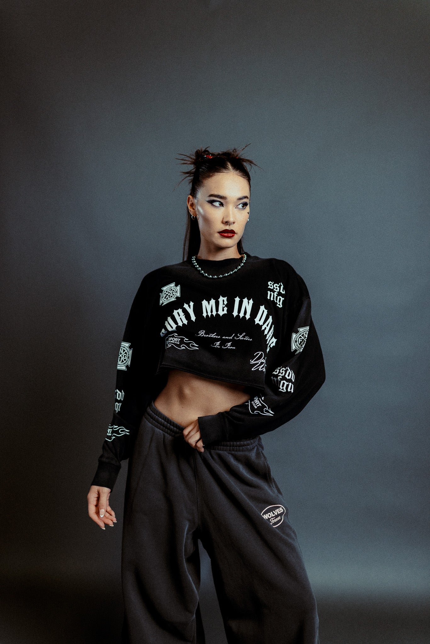Wolves For Life "Premium" Oversized Cropped L/S Tee in Black Drift Wash — imagem 9